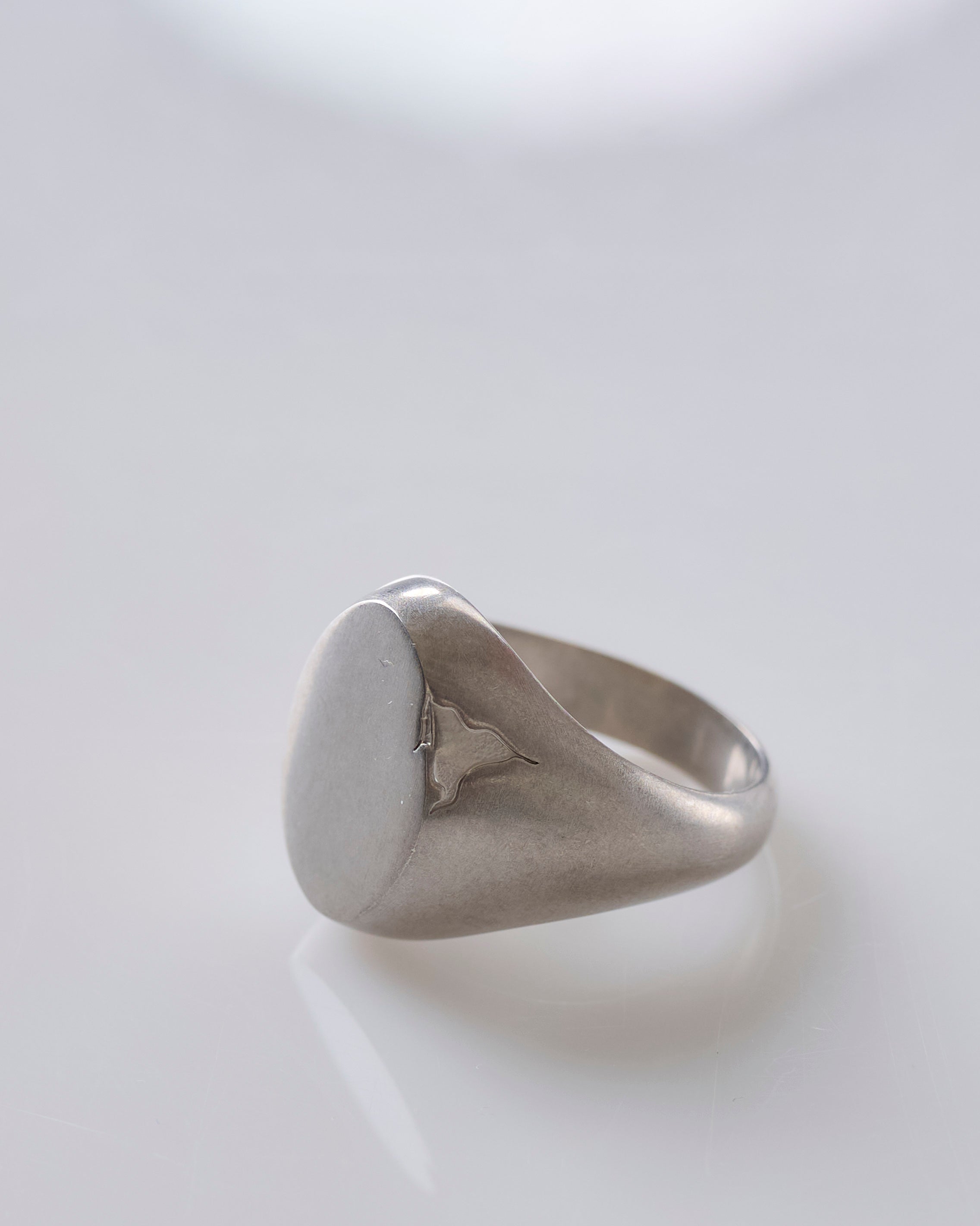 MM6 Maison Margiela Cracked Signet Ring Brush Silver