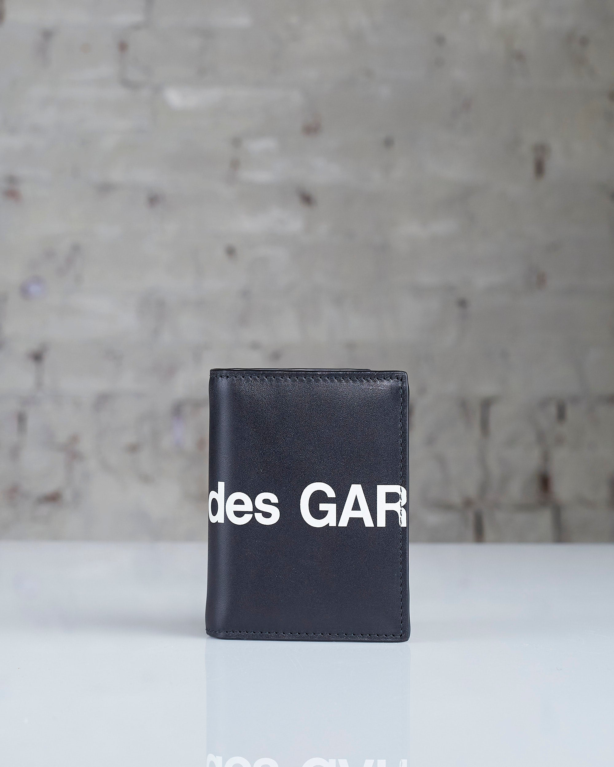 Comme des Garçons Wallet Huge Logo Wallet Black