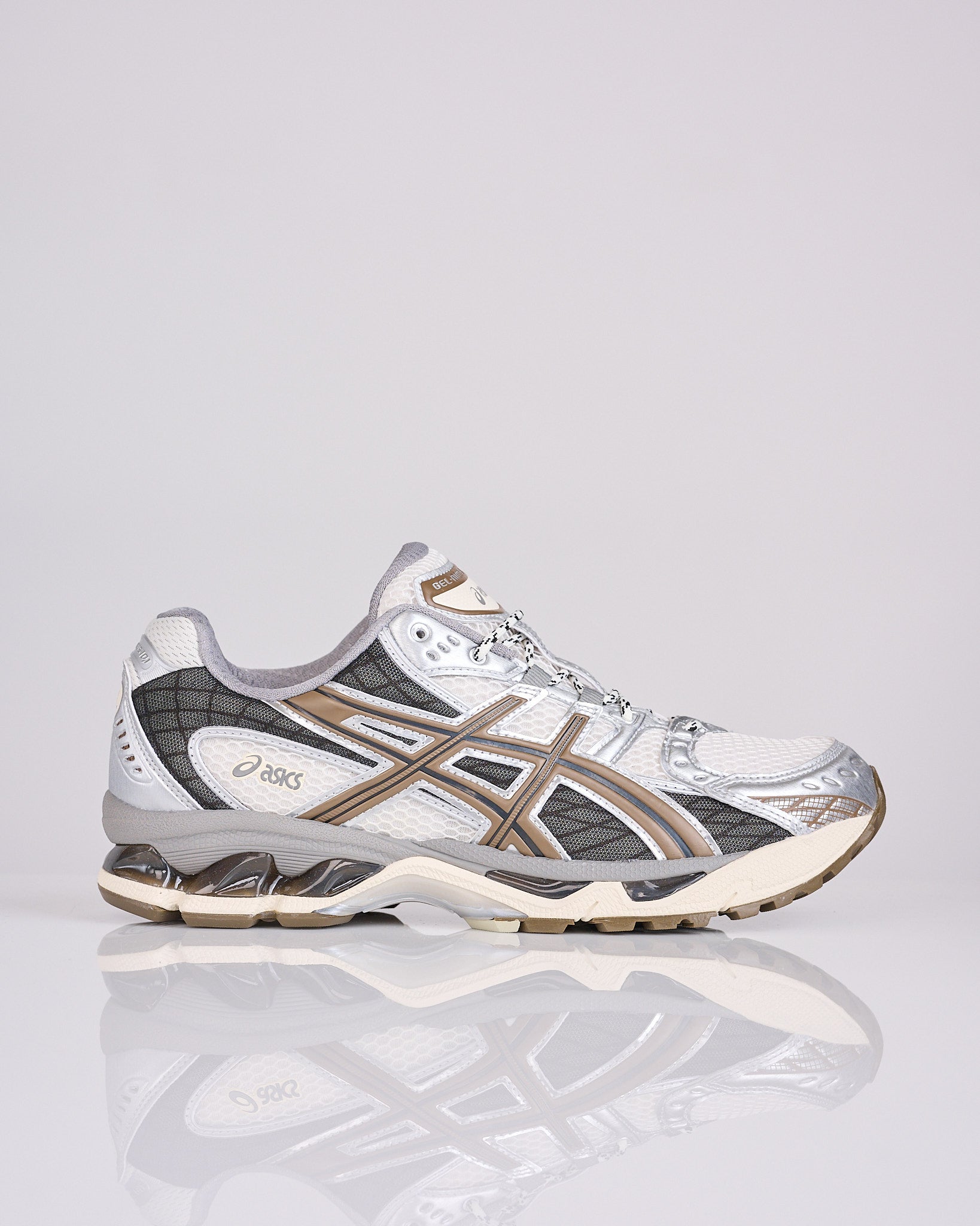 ASICS GEL-NIMBUS 10.1 クリーム/シルバー 25cm Asics - Gel-Nimbus 10.1 Sneakers in Cream and Pure Silver – Stoy