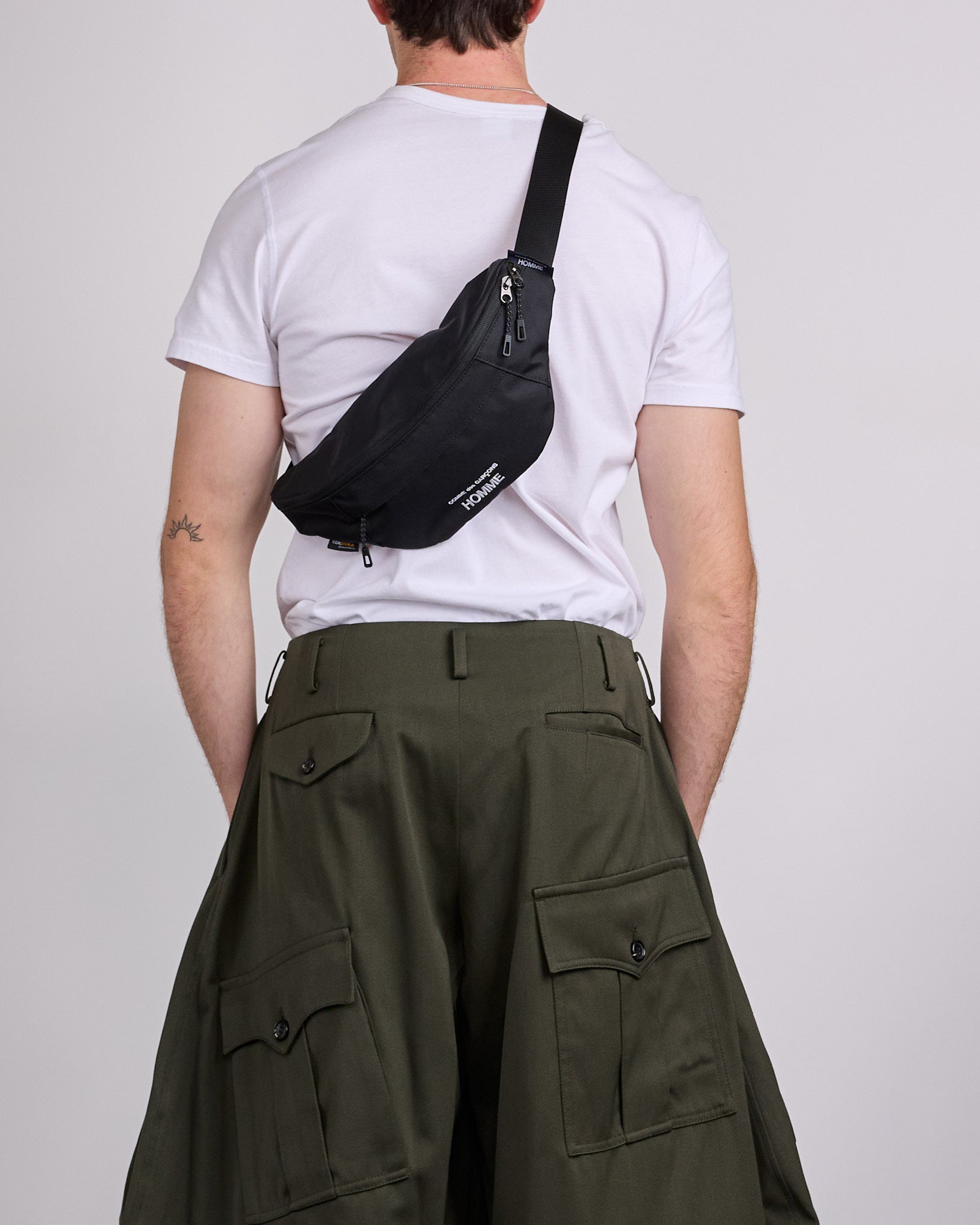 COMME des GARÇONS HOMME Logo Print Cordura Waistbag Black – LESS 17