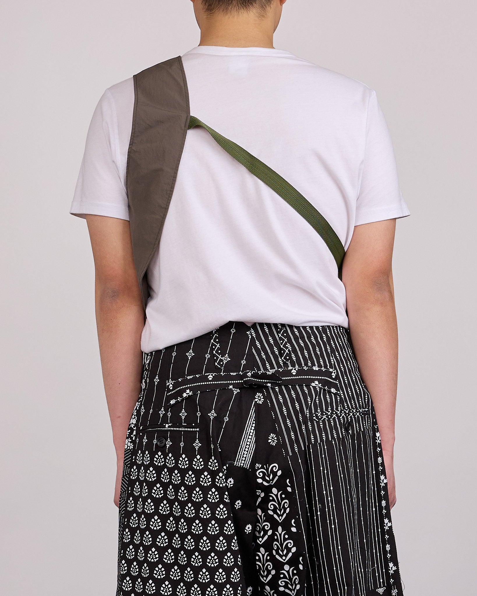 Engineered Garments Shoulder Vest Poly Taslan Olive – LESS 17