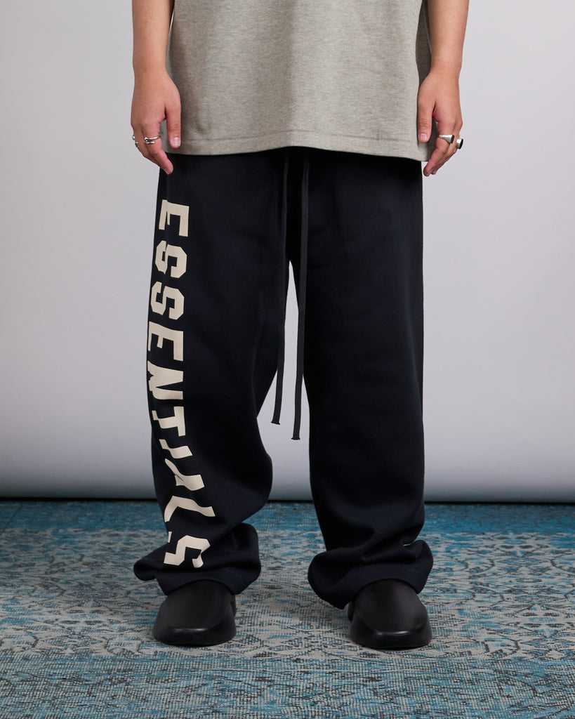 Fear of God Essentials Big Logo Lounge Sweatpant Jet Black – LESS 17