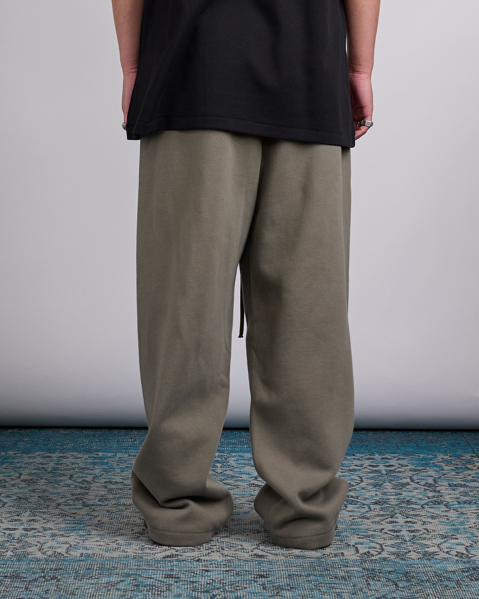 Fear of God Essentials Big Logo Lounge Sweatpant Moss – LESS 17