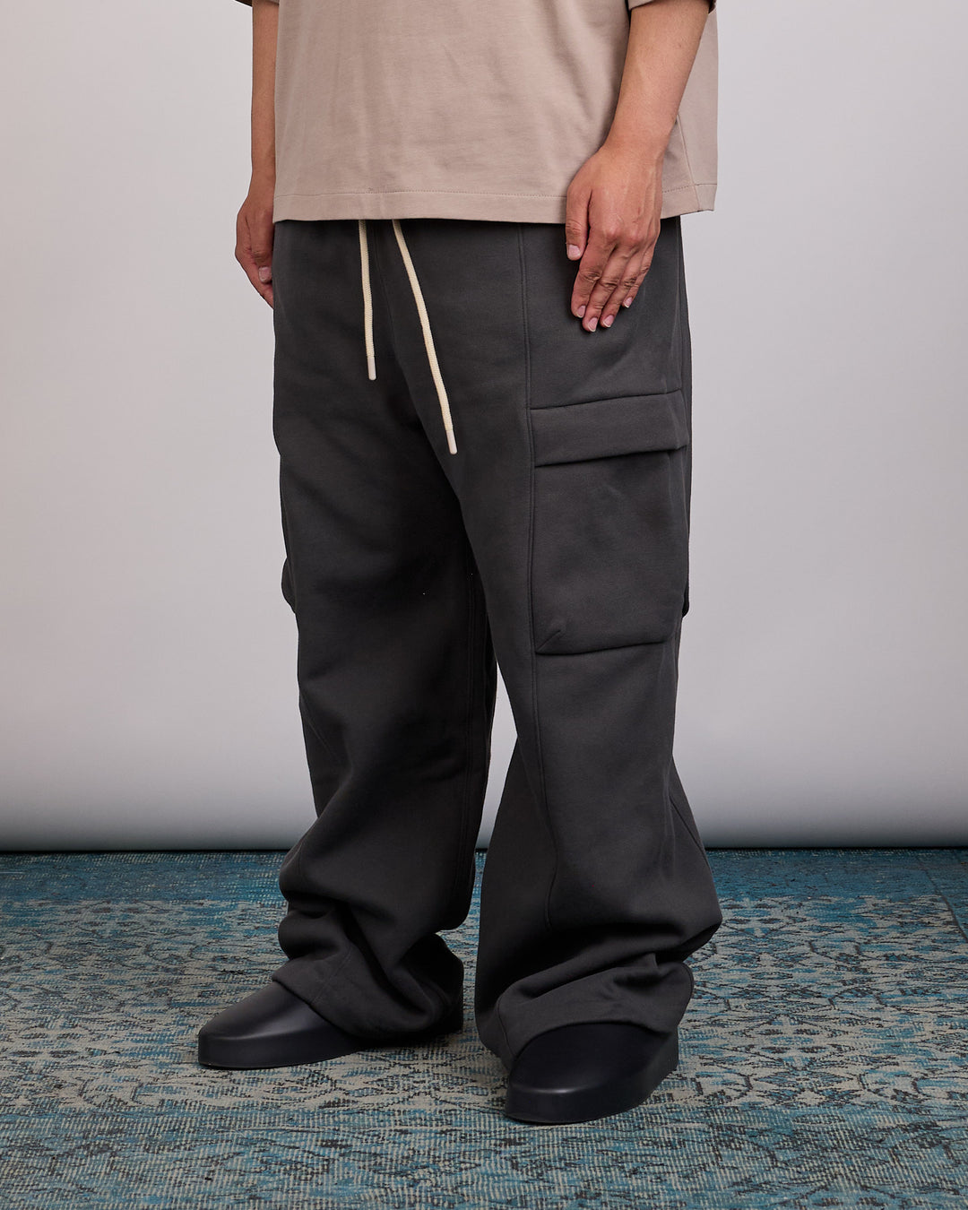 Fear of God Essentials Cargo Field Sweatpant Iron Grey