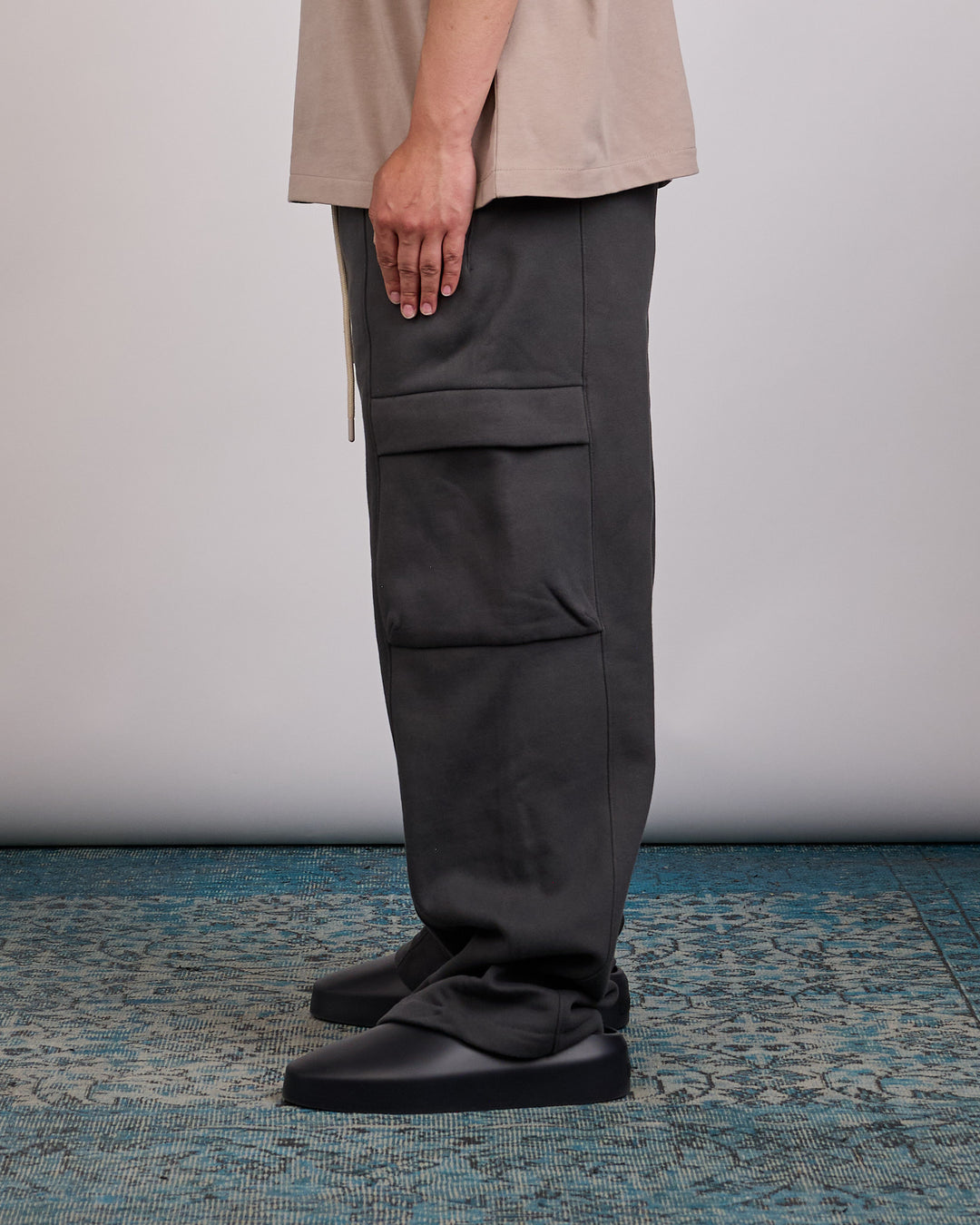 Fear of God Essentials Cargo Field Sweatpant Iron Grey
