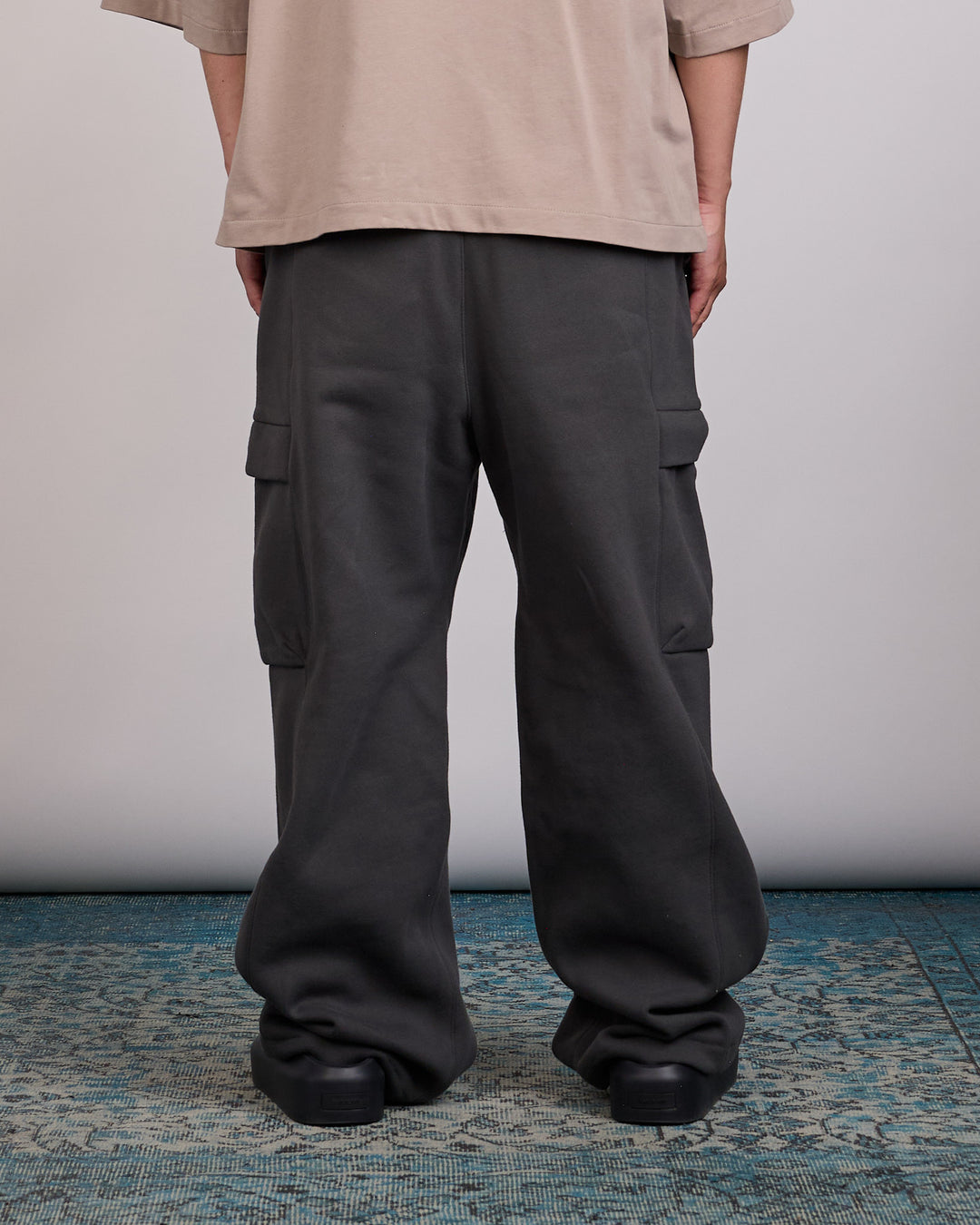 Fear of God Essentials Cargo Field Sweatpant Iron Grey