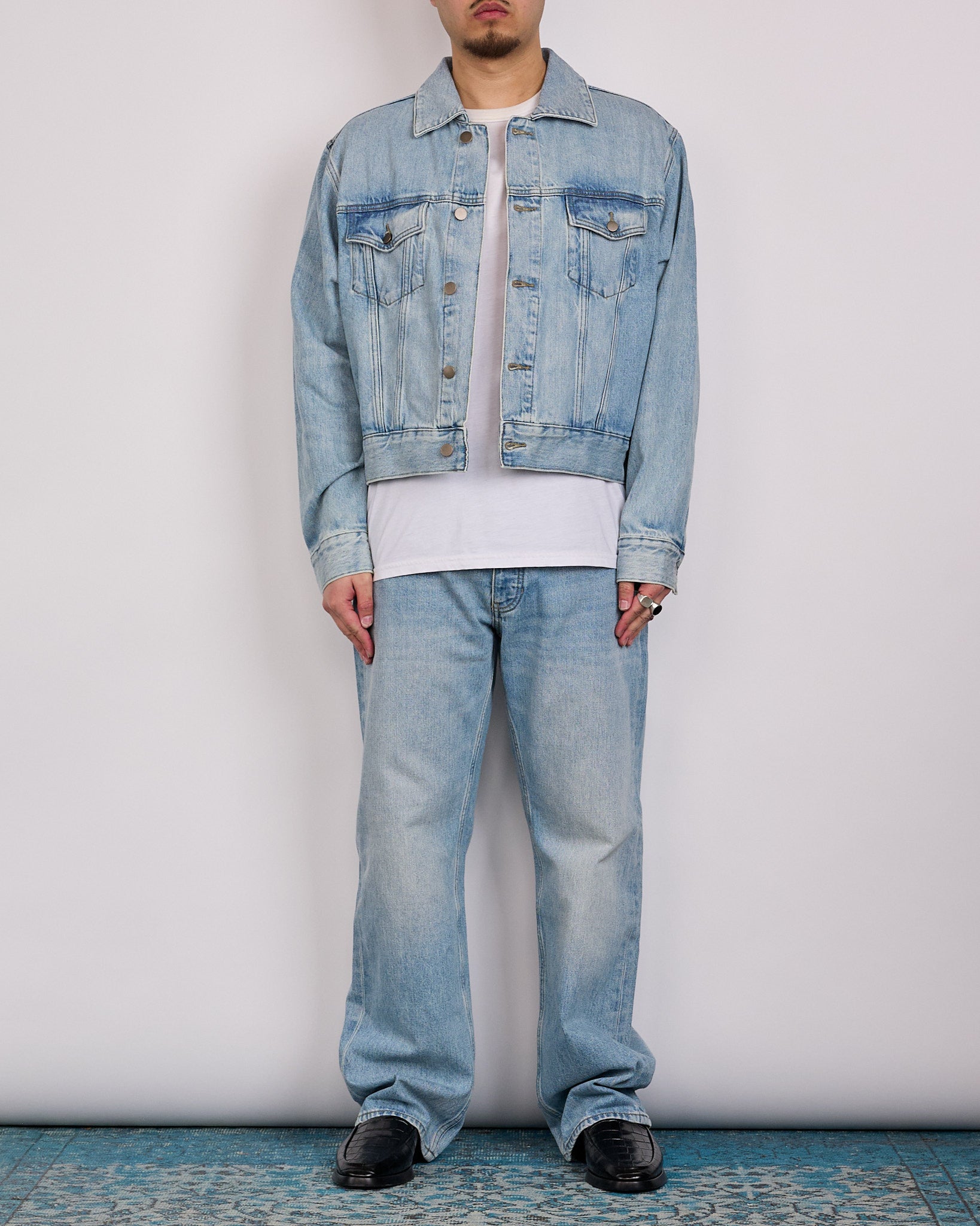 Gジャン/デニムジャケット ESSENTIALS / DENIM JACKET / LIGHT BLUE Fear of God Essentials Classic Denim Jacket Classic Blue – LESS 17