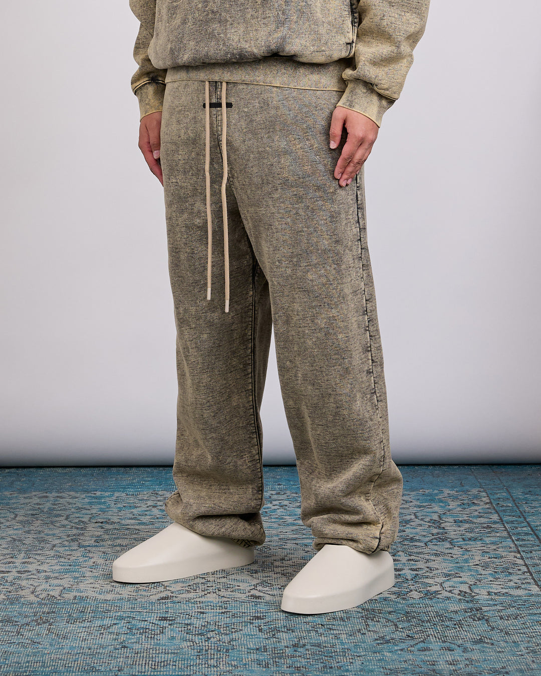 Fear of God Essentials Classic Slouchy Sweatpant Black Cloud Wash