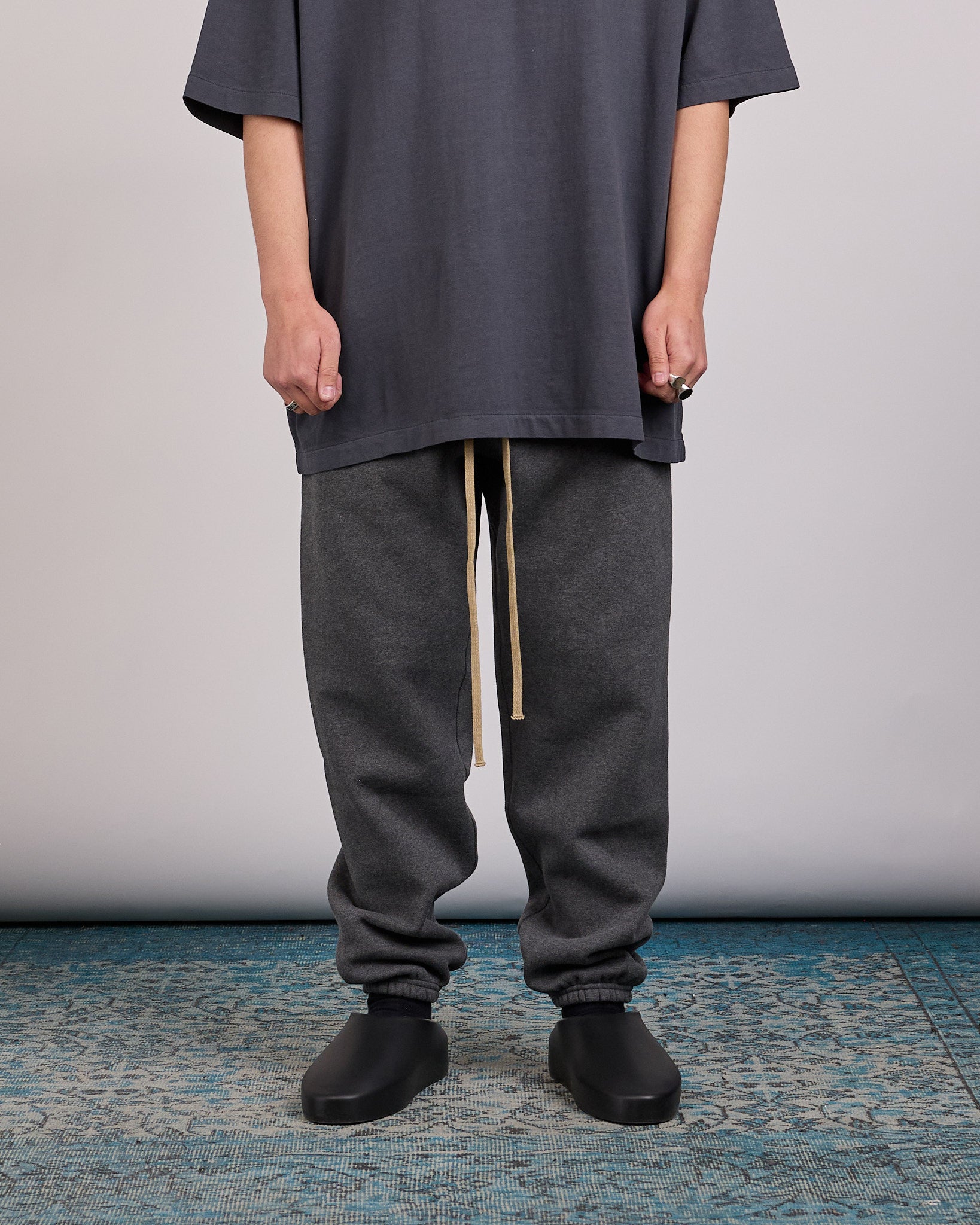 Fear of God Essentials Classic Sweatpant Charcoal Heather – LESS 17