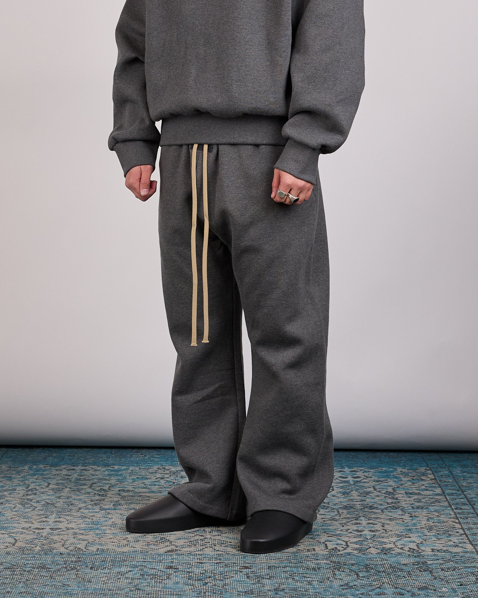 Fear of God Essentials Flare Sweatpant Charcoal Heather – LESS 17