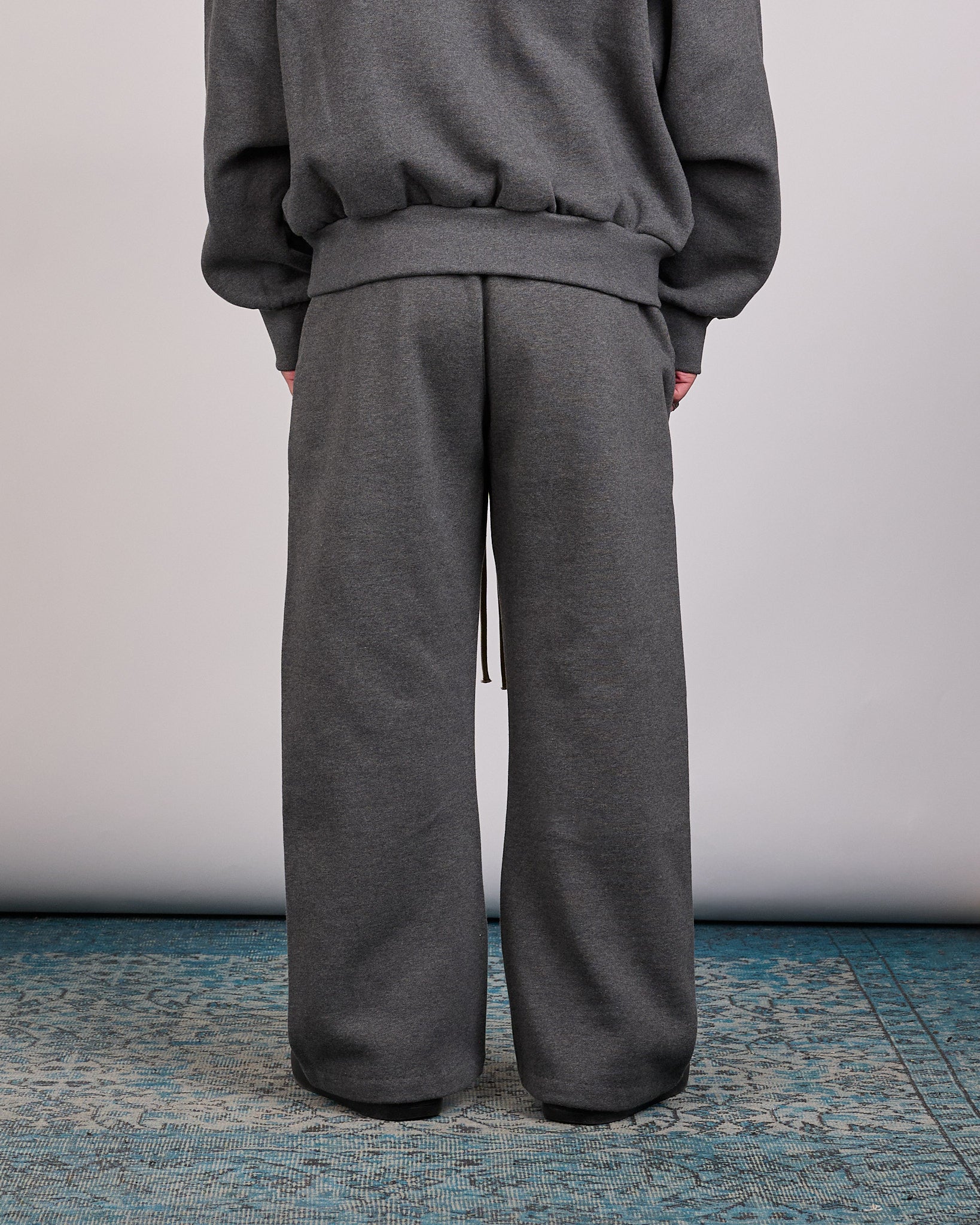 Fear of God Essentials Flare Sweatpant Charcoal Heather – LESS 17