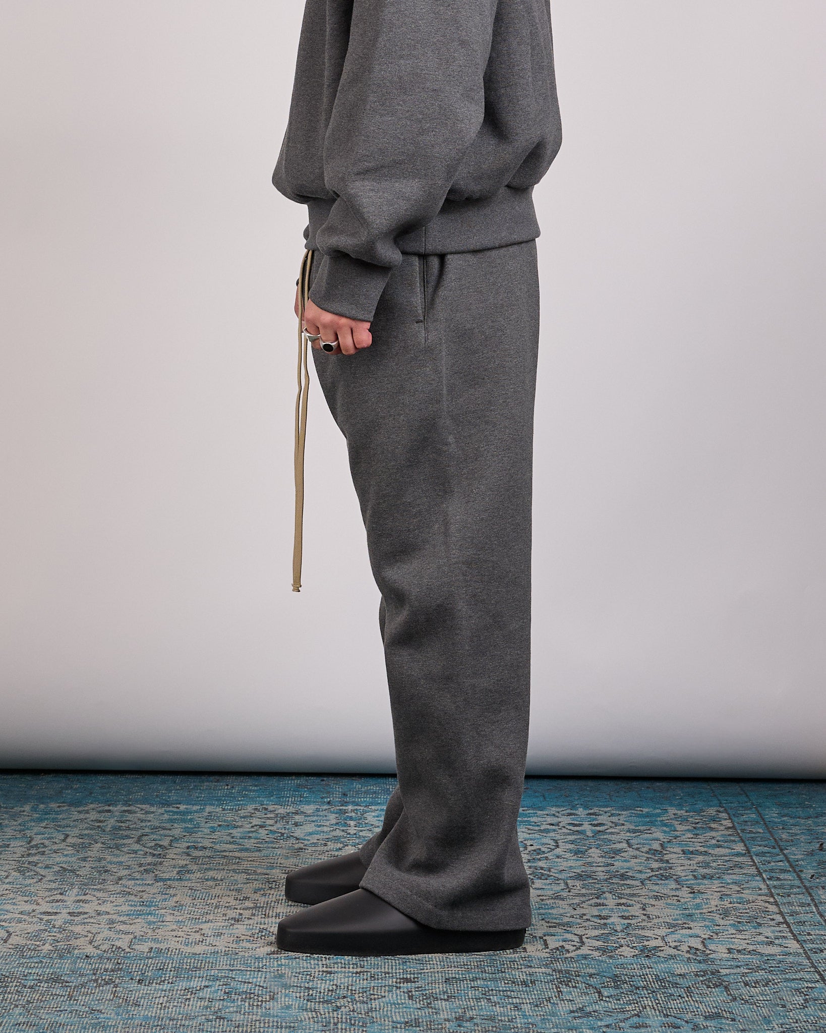 Fear of God Essentials Flare Sweatpant Charcoal Heather – LESS 17