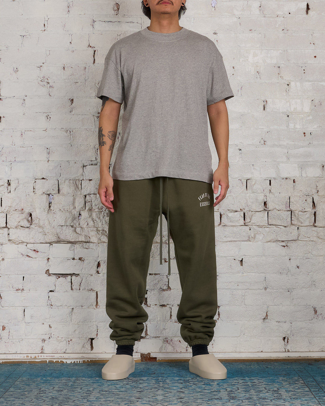 Fear of God Essentials Classic Arch Sweatpant Military