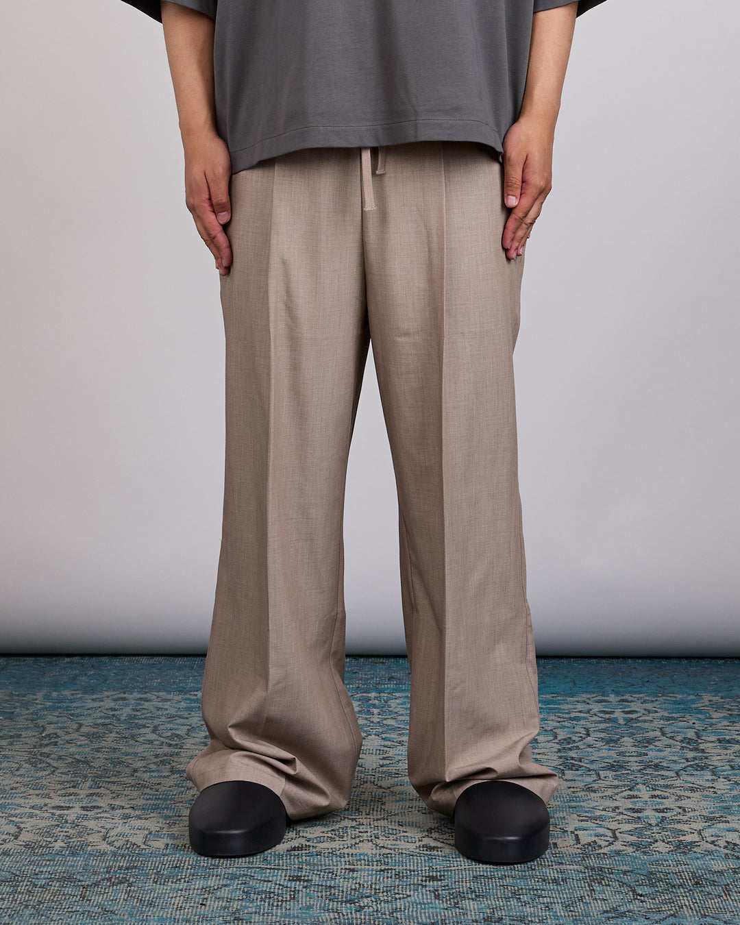 Fear of God Essentials Pleat Front Silk Blend Drawstring Pant Seal
