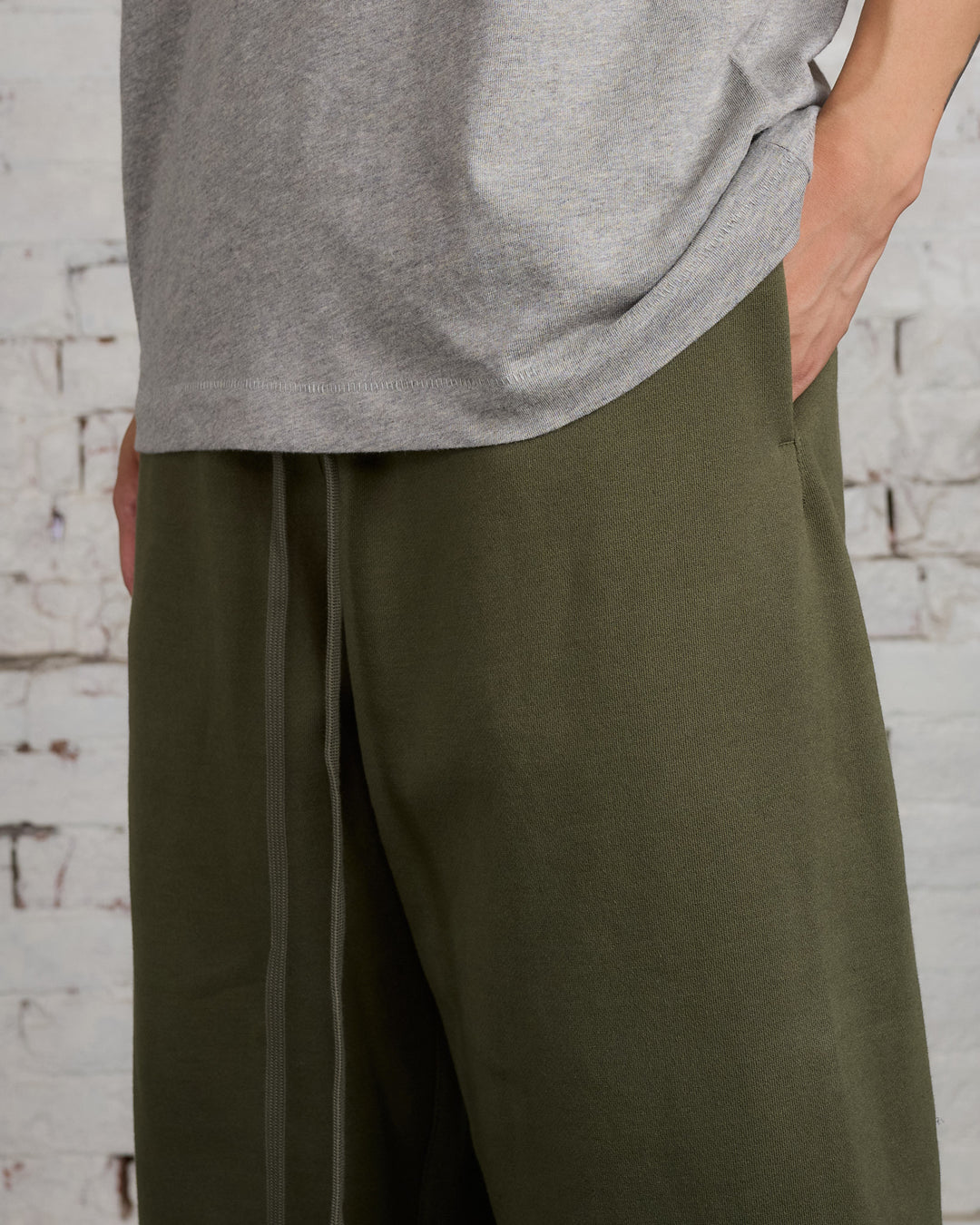 Fear of God Essentials Relaxed Fleece Sweatpant Military