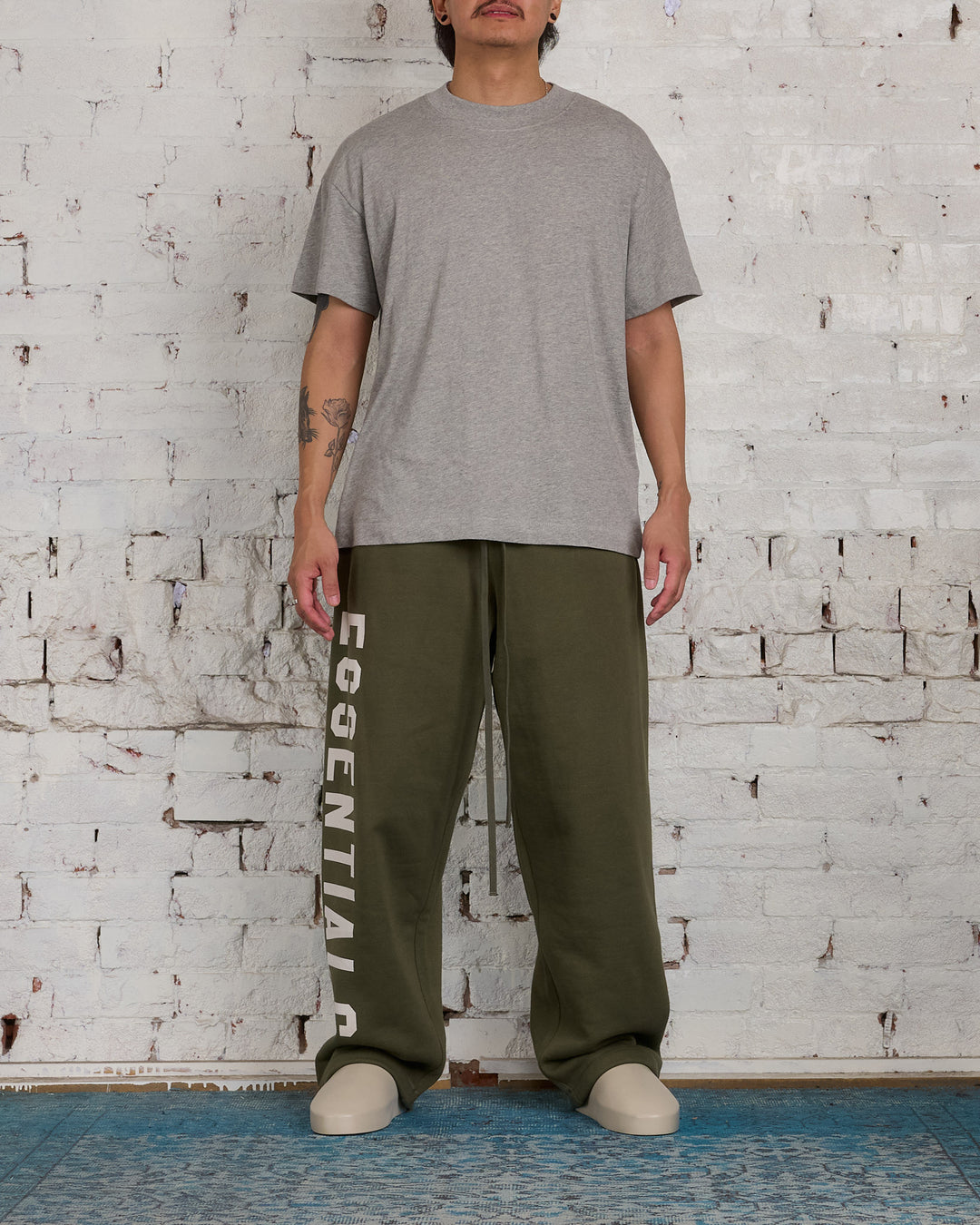 Fear of God Essentials Relaxed Fleece Sweatpant Military