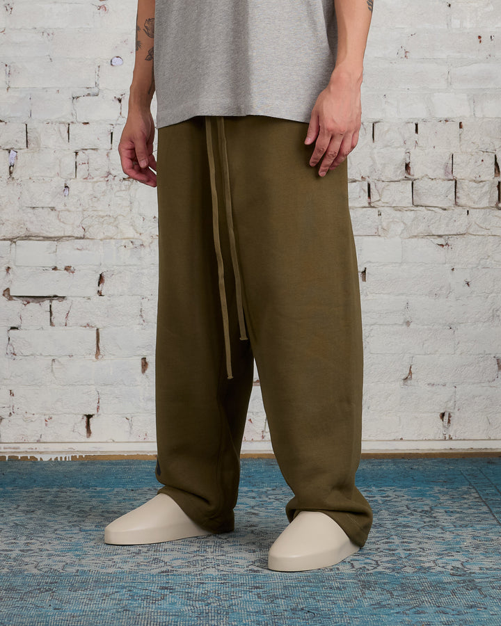 Fear of God Essentials Relaxed Fleece Sweatpant Olive