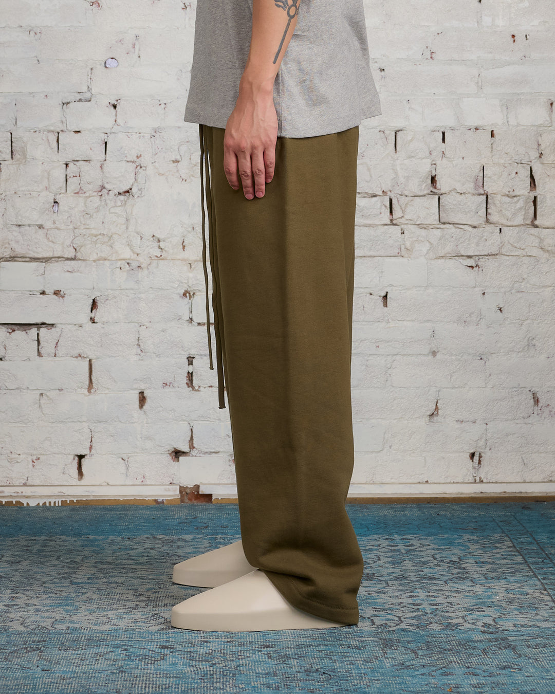 Fear of God Essentials Relaxed Fleece Sweatpant Olive