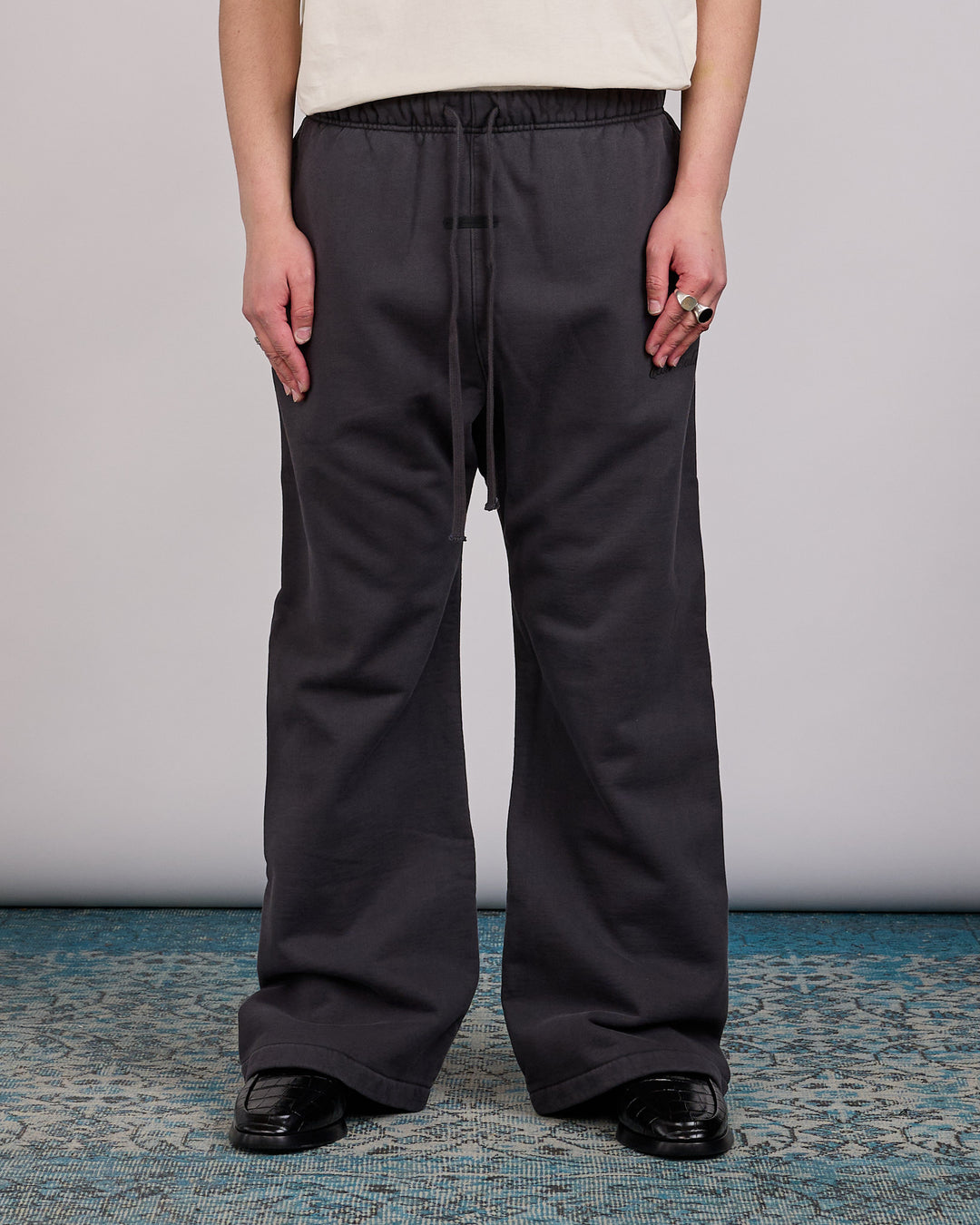 Fear of God Essentials Signature Flare Sweatpant Faded Black