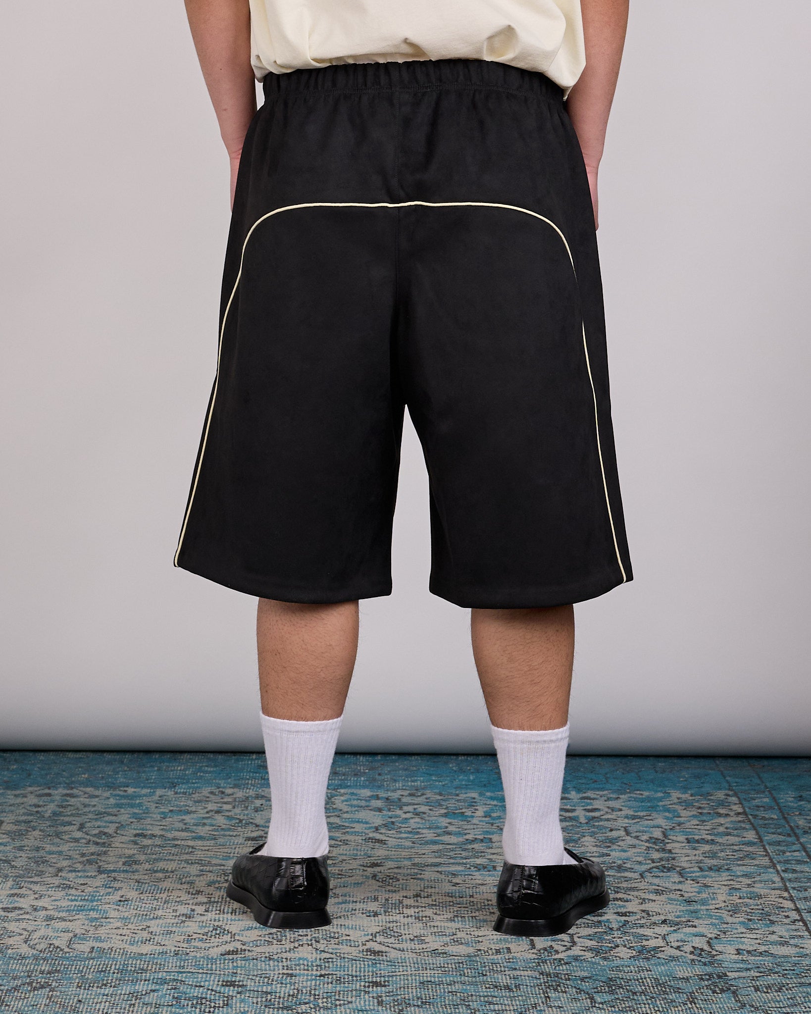 Fear of God Essentials Signature Relaxed Short Vintage Black – LESS 17