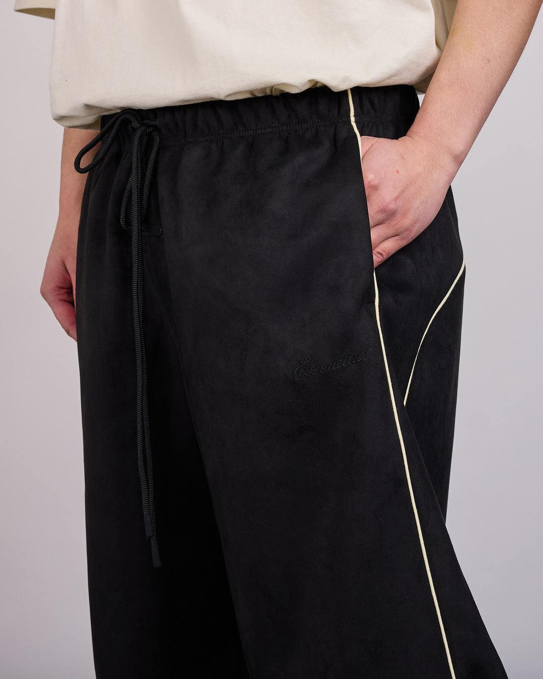 Fear of God Essentials Signature Relaxed Short Vintage Black