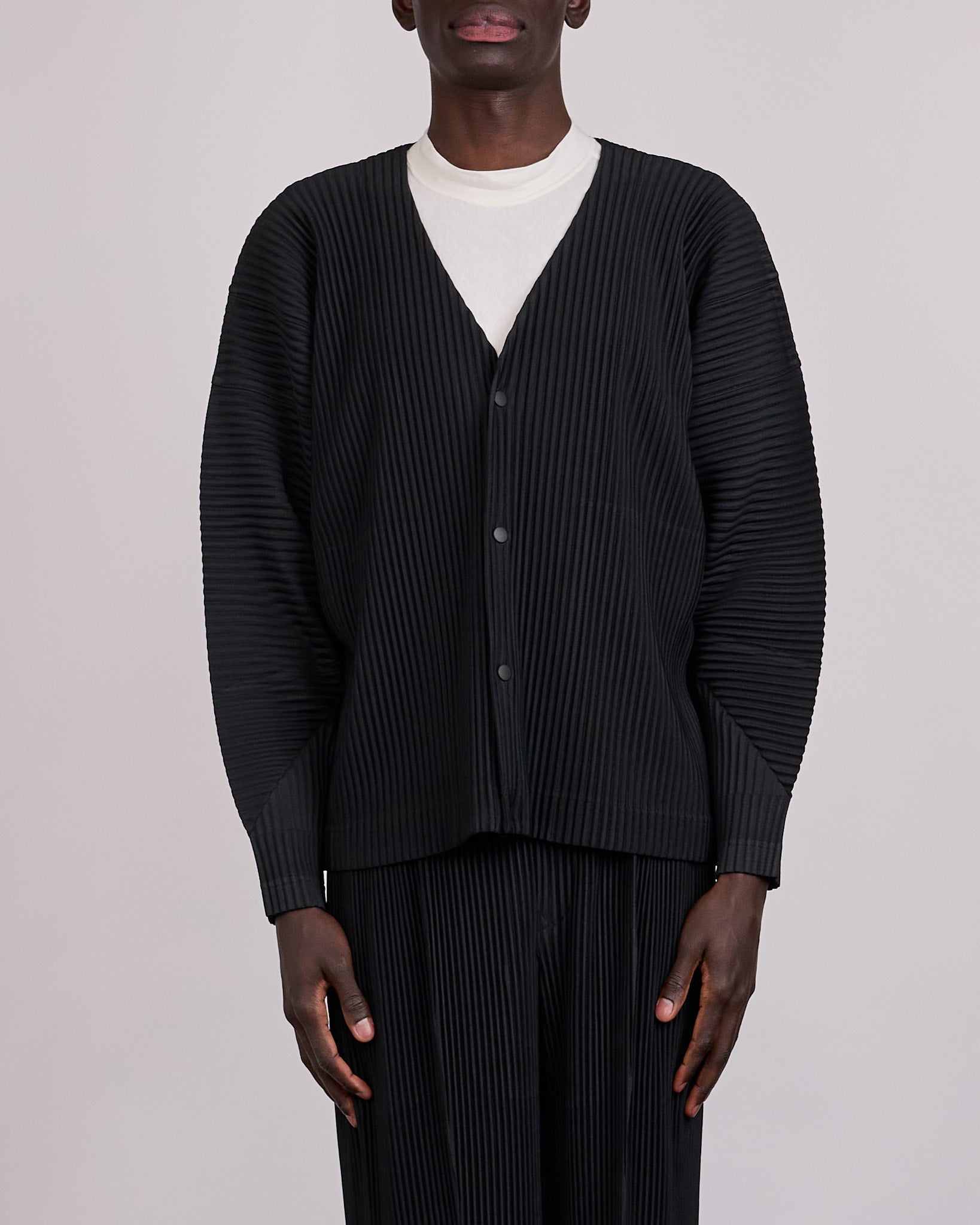 HOMME PLISSÉ ISSEY MIYAKE Color Pleats 1 Cardigan Black – LESS 17