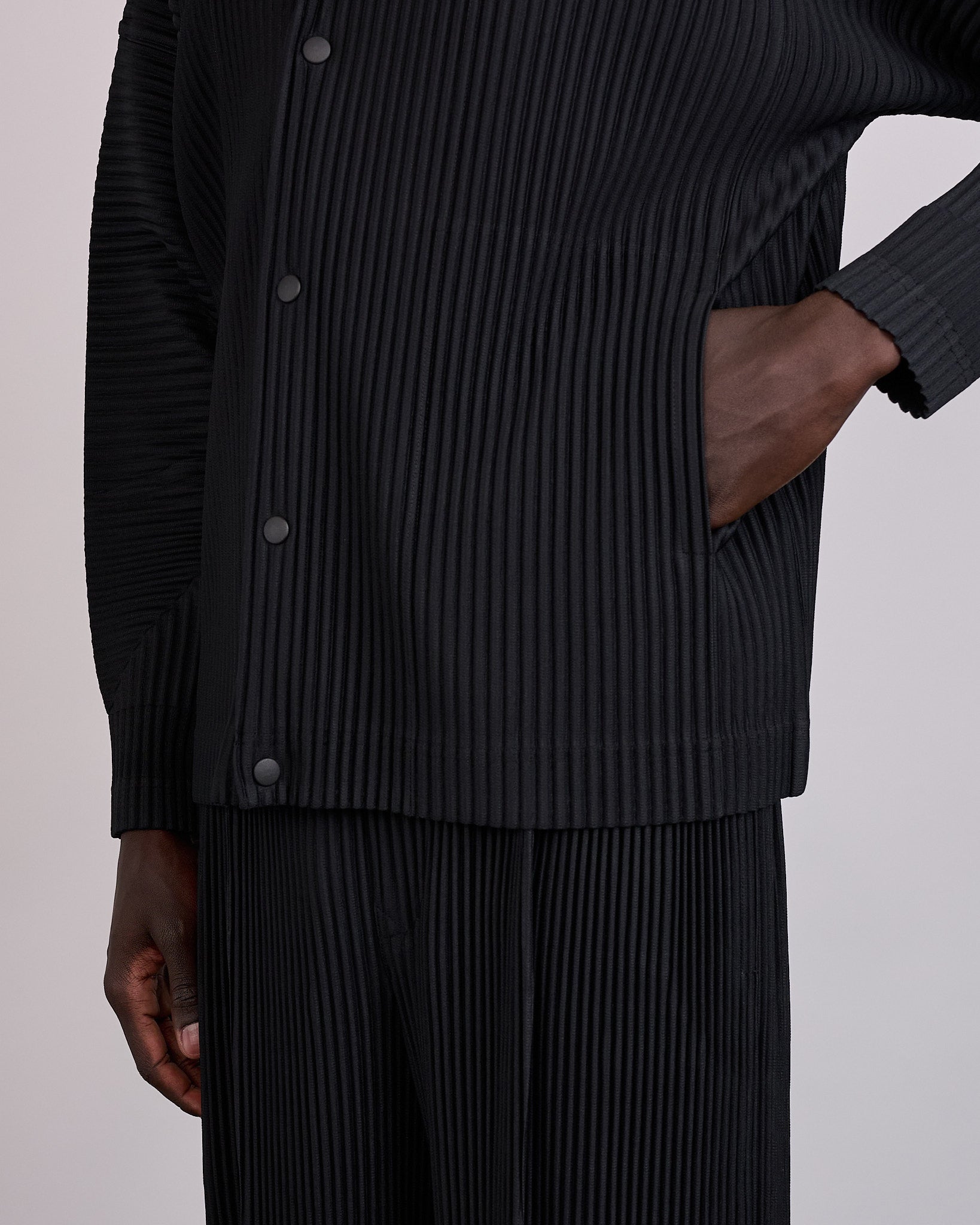 HOMME PLISSÉ ISSEY MIYAKE Color Pleats 1 Cardigan Black – LESS 17