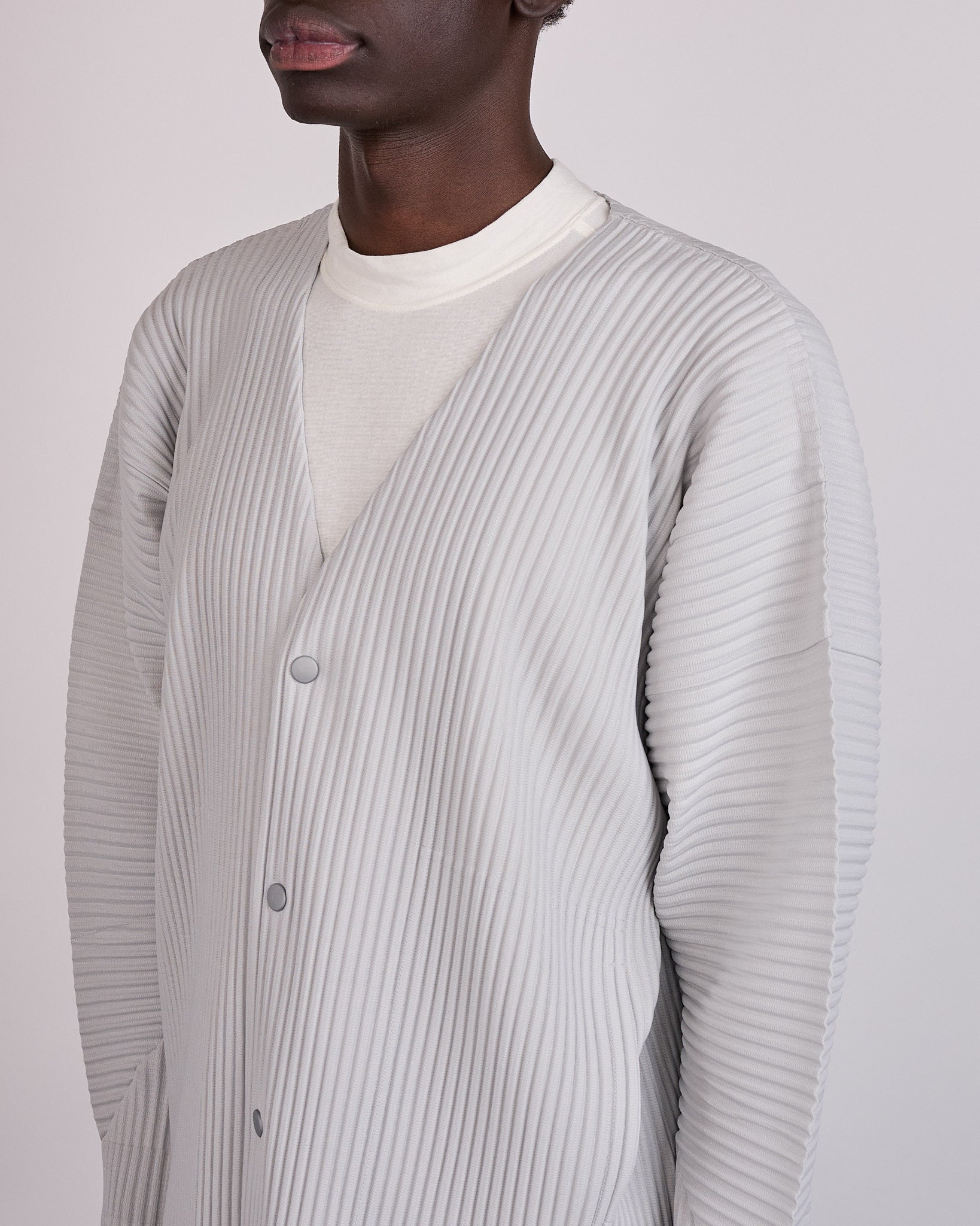 HOMME PLISSÉ ISSEY MIYAKE Color Pleats 1 Cardigan Lt. Grey – LESS 17