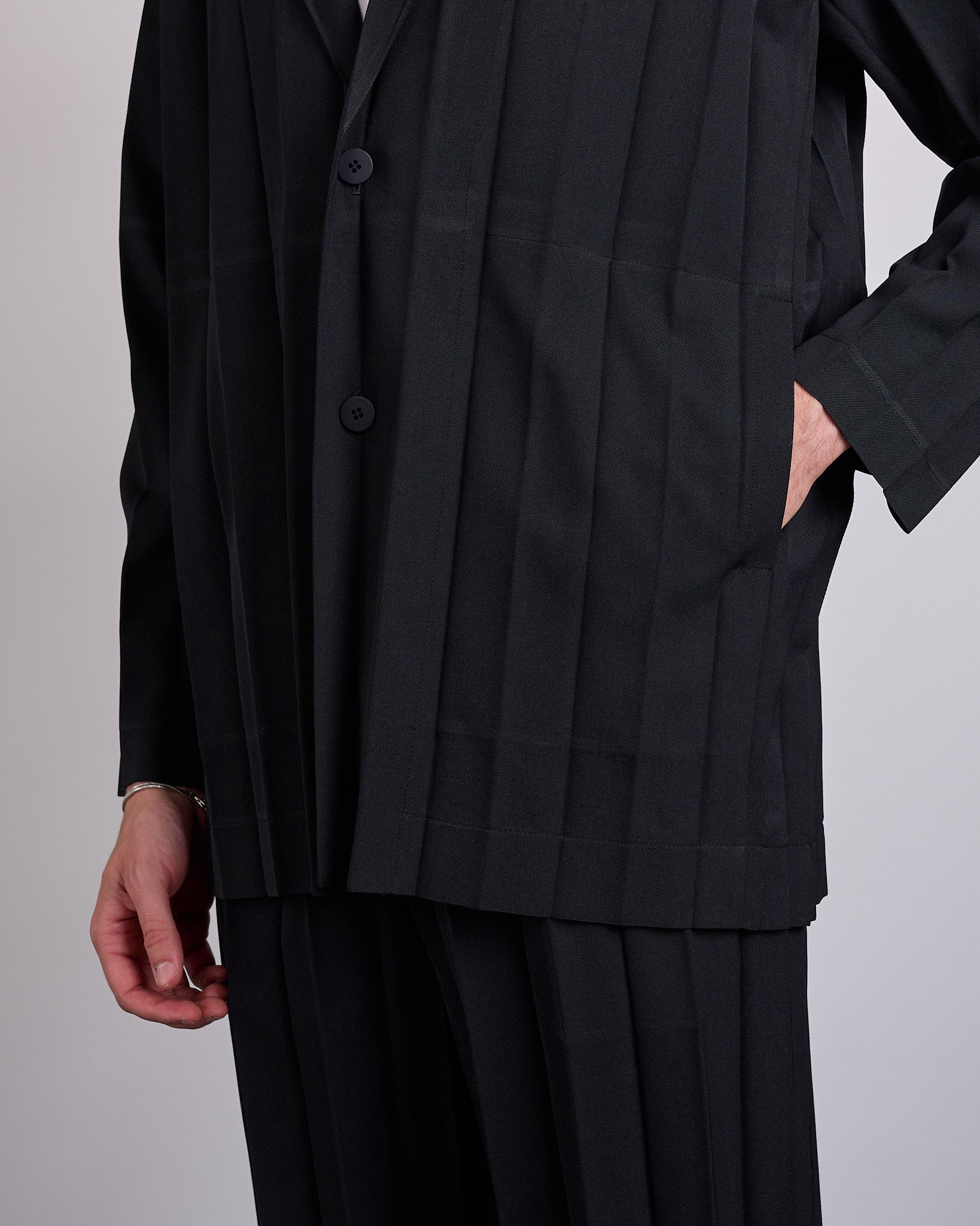 HOMME PLISSÉ ISSEY MIYAKE Edge Ensemble Blazer Black – LESS 17