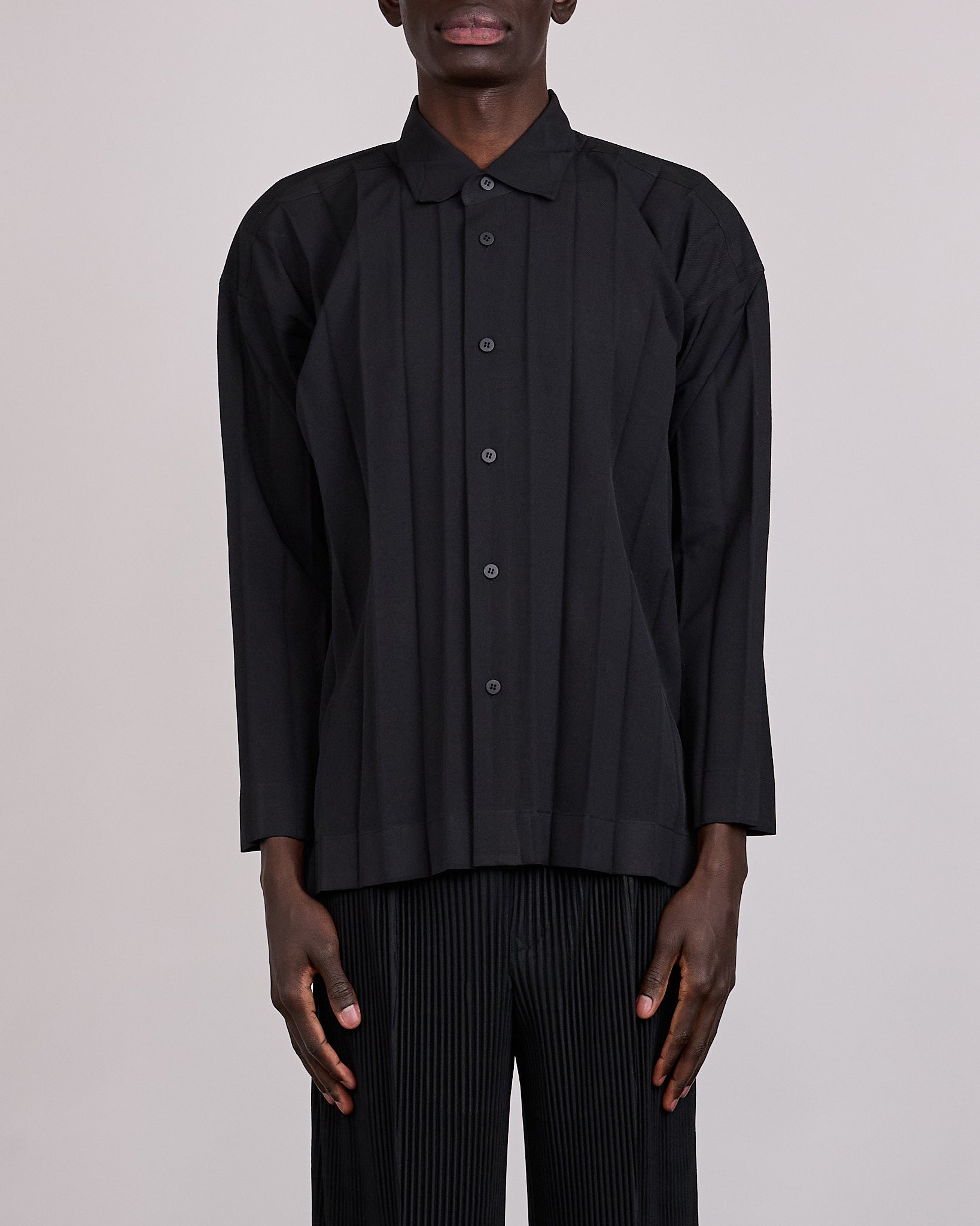 HOMME PLISSÉ ISSEY MIYAKE Edge Ensemble Button Shirt Black – LESS 17