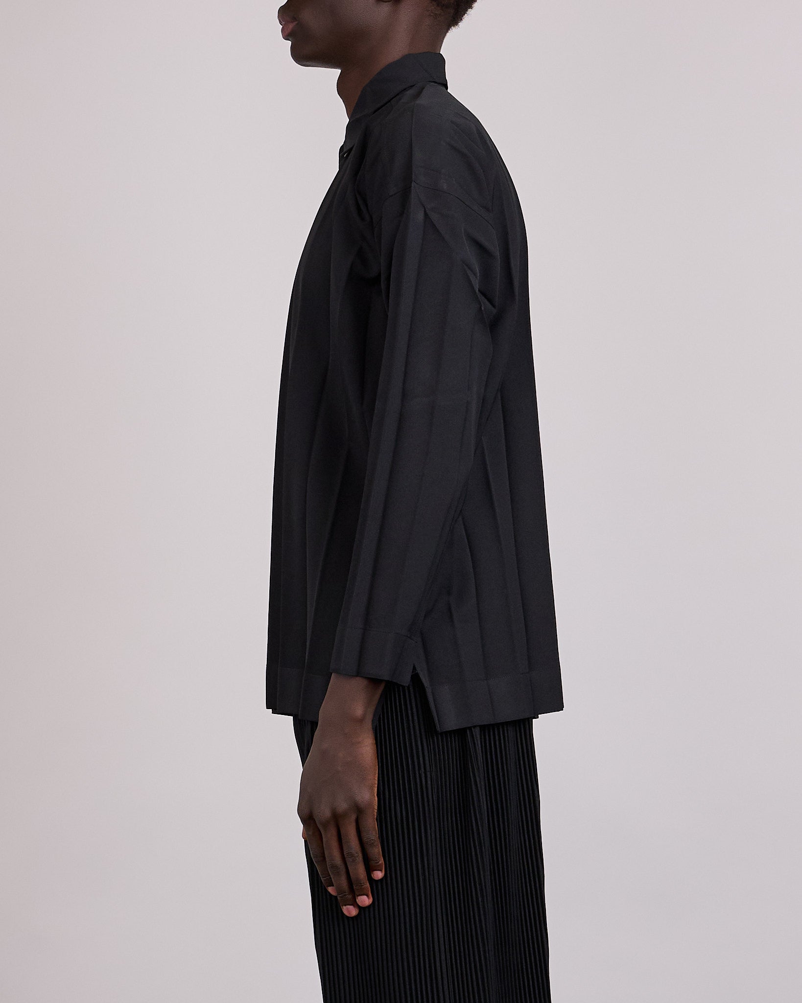 HOMME PLISSÉ ISSEY MIYAKE Edge Ensemble Button Shirt Black – LESS 17