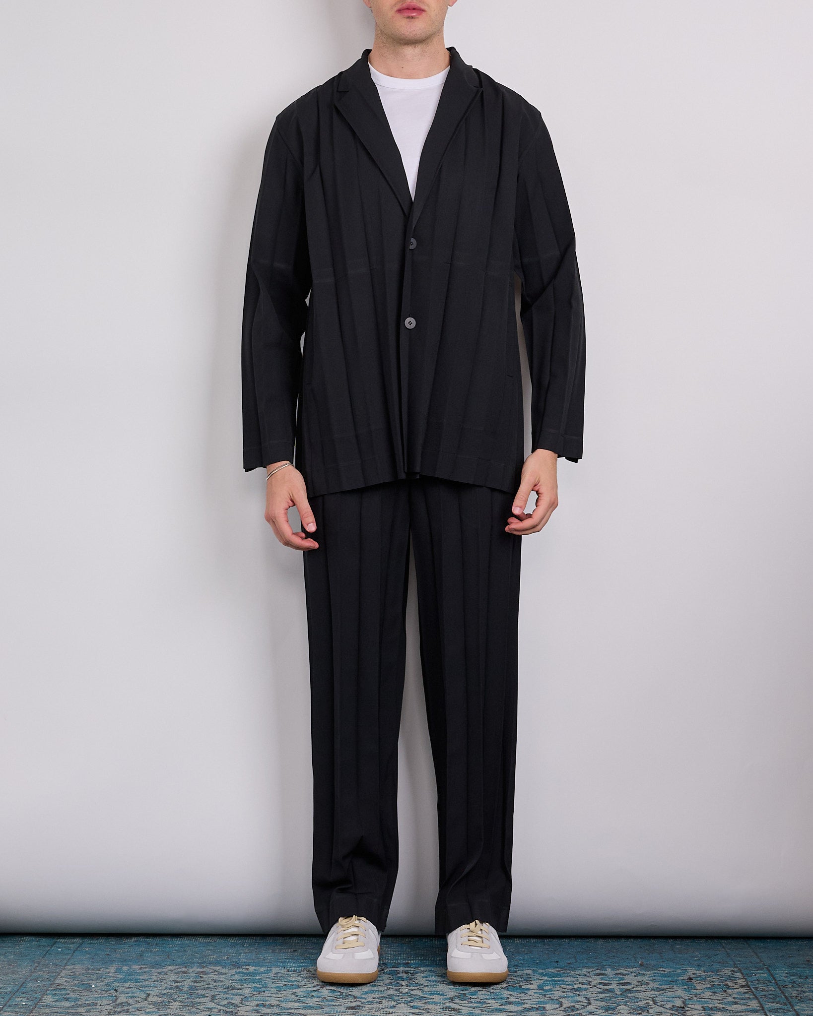 HOMME PLISSÉ ISSEY MIYAKE Edge Ensemble Pant Black – LESS 17