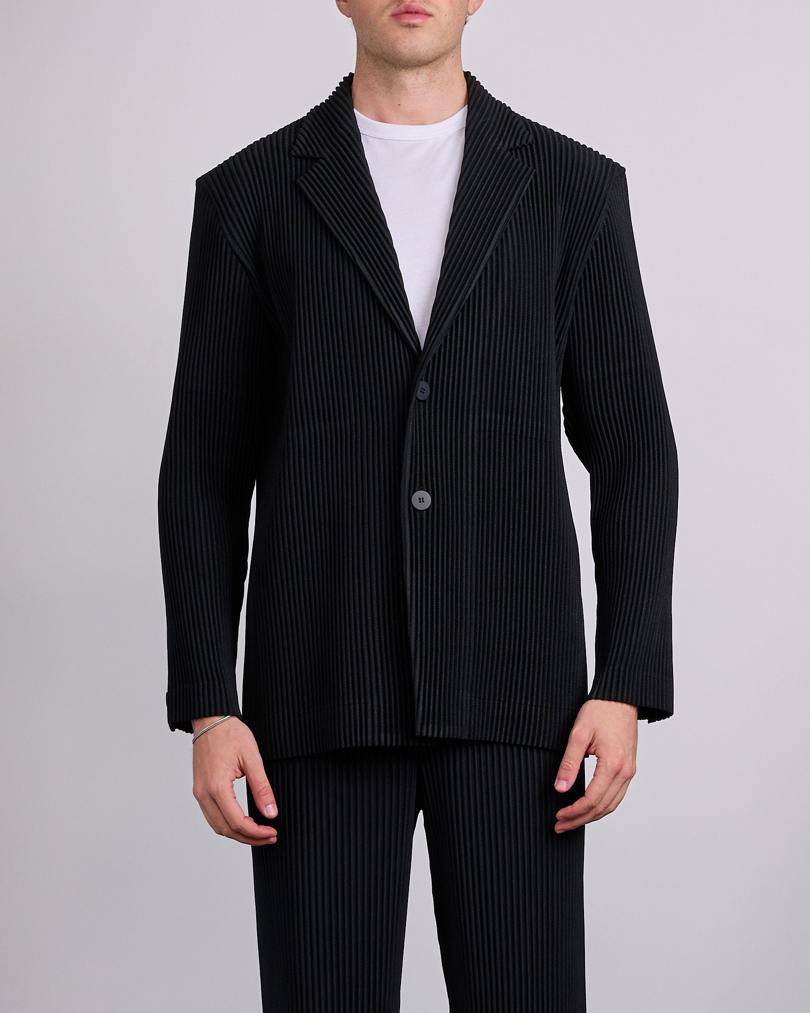 HOMME PLISSÉ ISSEY MIYAKE Kersey Pleats Blazer Black – LESS 17
