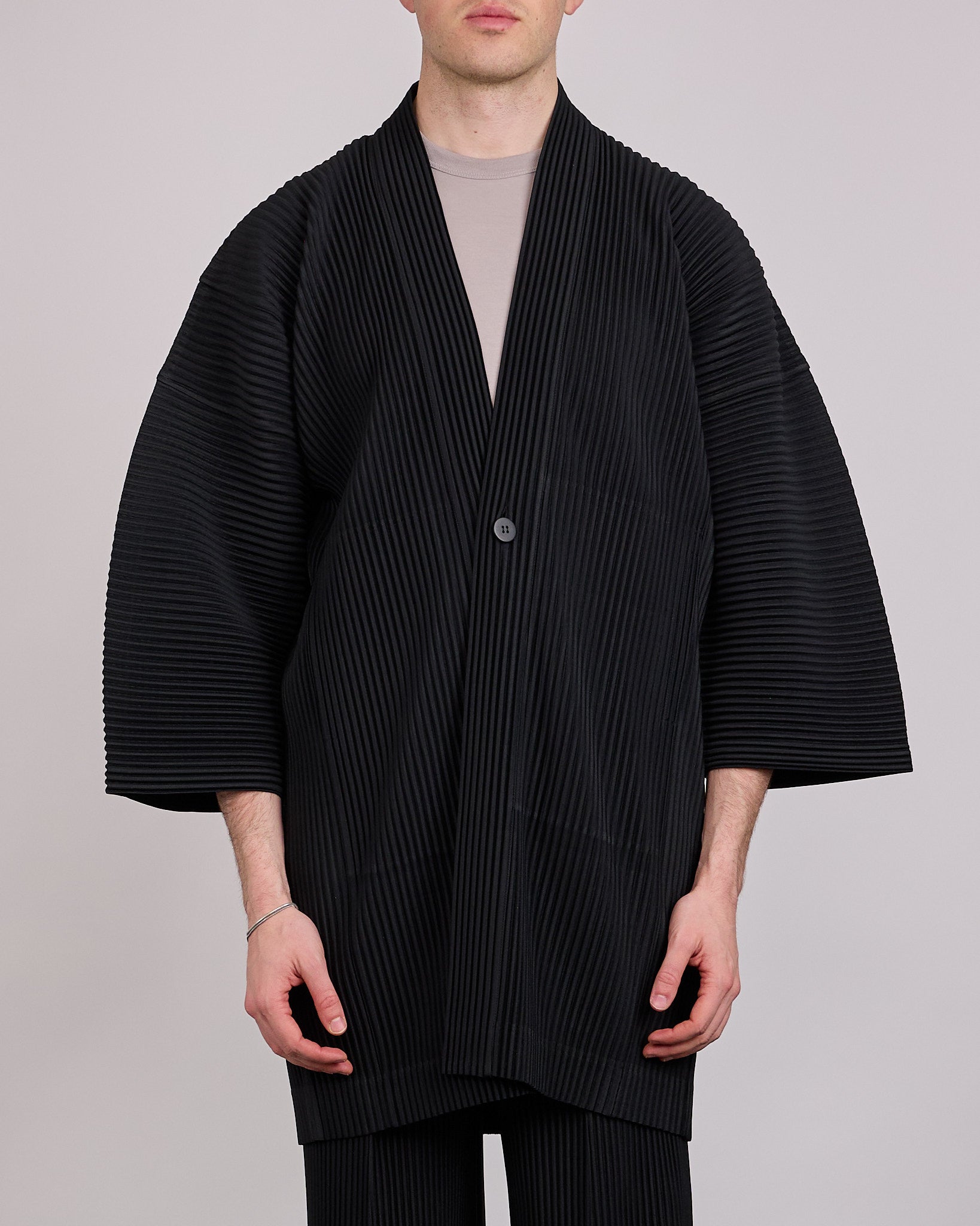 HOMME PLISSÉ ISSEY MIYAKE Pleats April Oversized Jacket Black