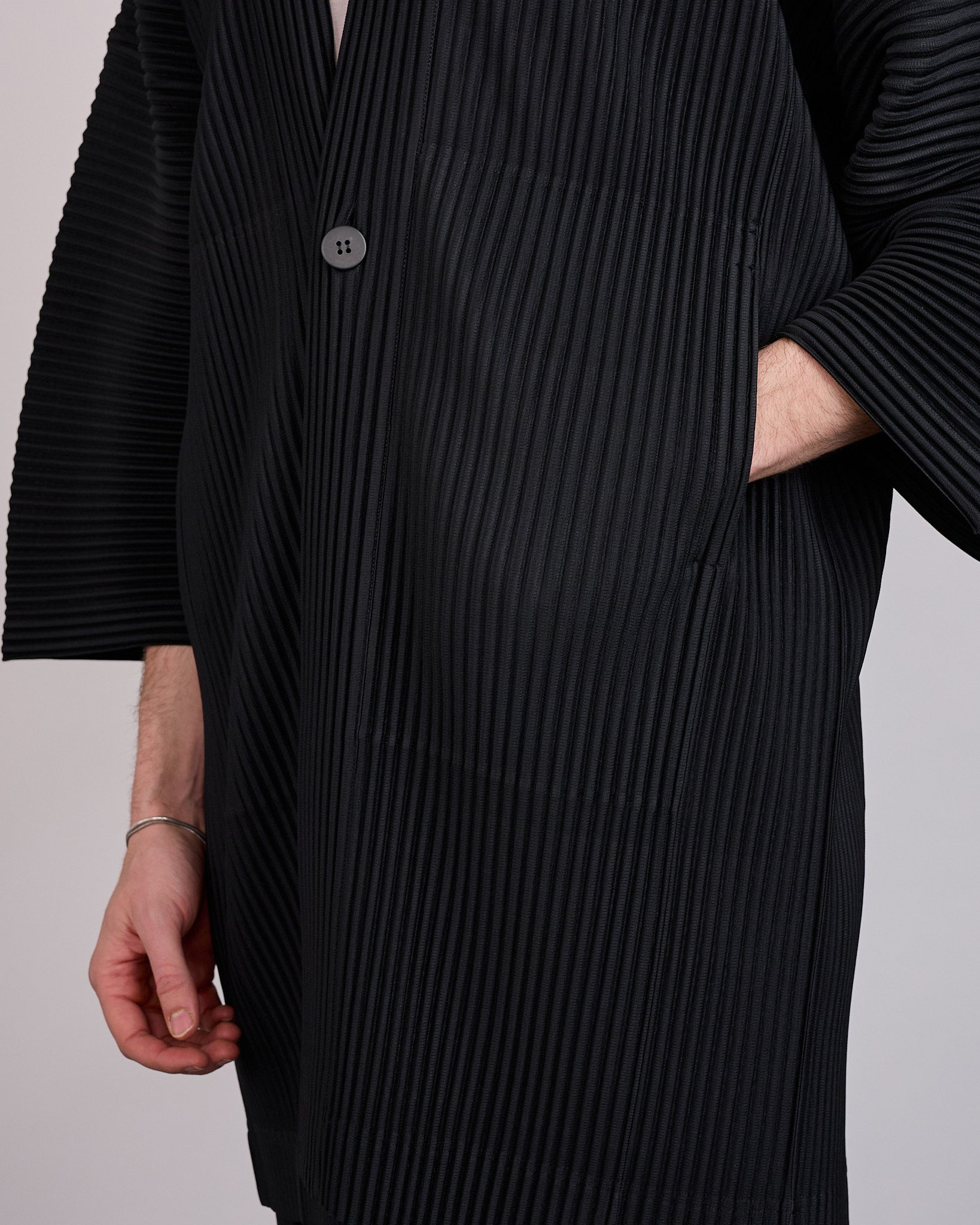HOMME PLISSÉ ISSEY MIYAKE Pleats April Oversized Jacket Black