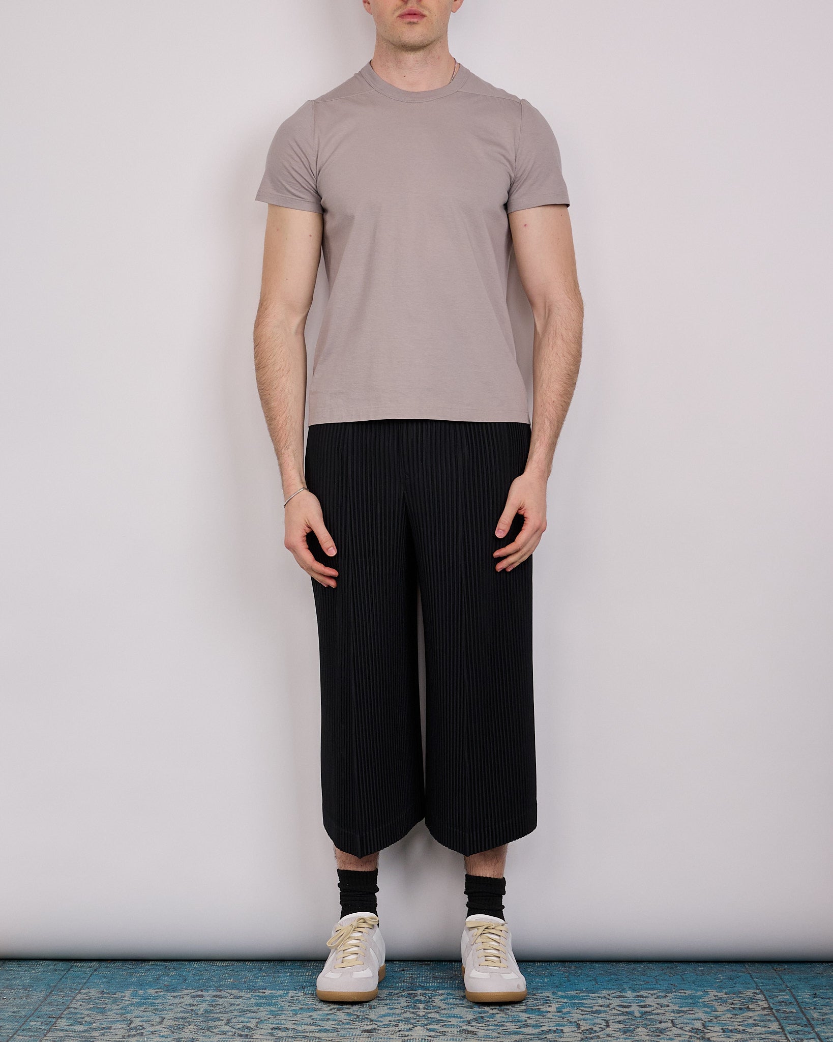 HOMME PLISSÉ ISSEY MIYAKE Pleats April Pant Black – LESS 17