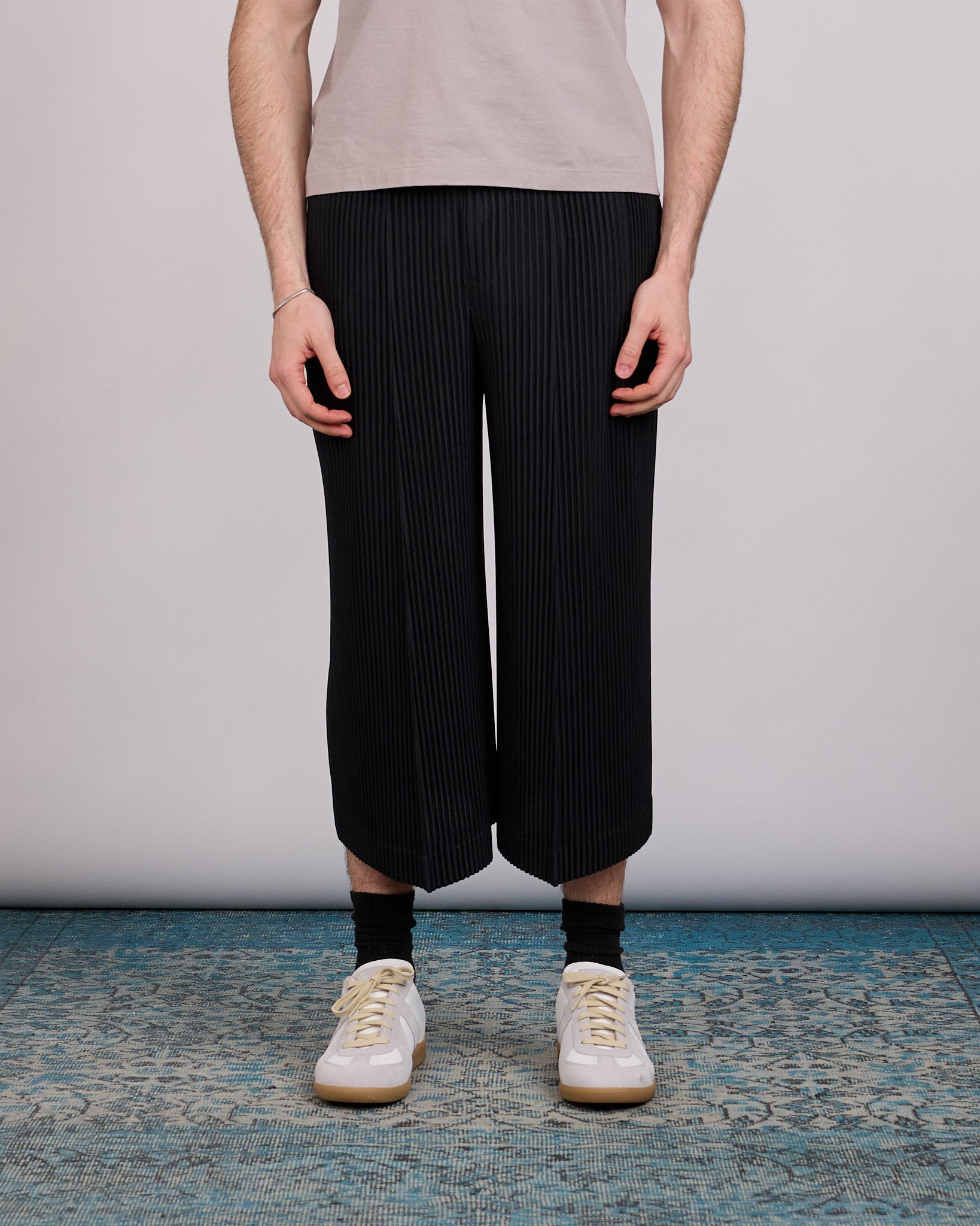 HOMME PLISSÉ ISSEY MIYAKE Pleats April Pant Black – LESS 17