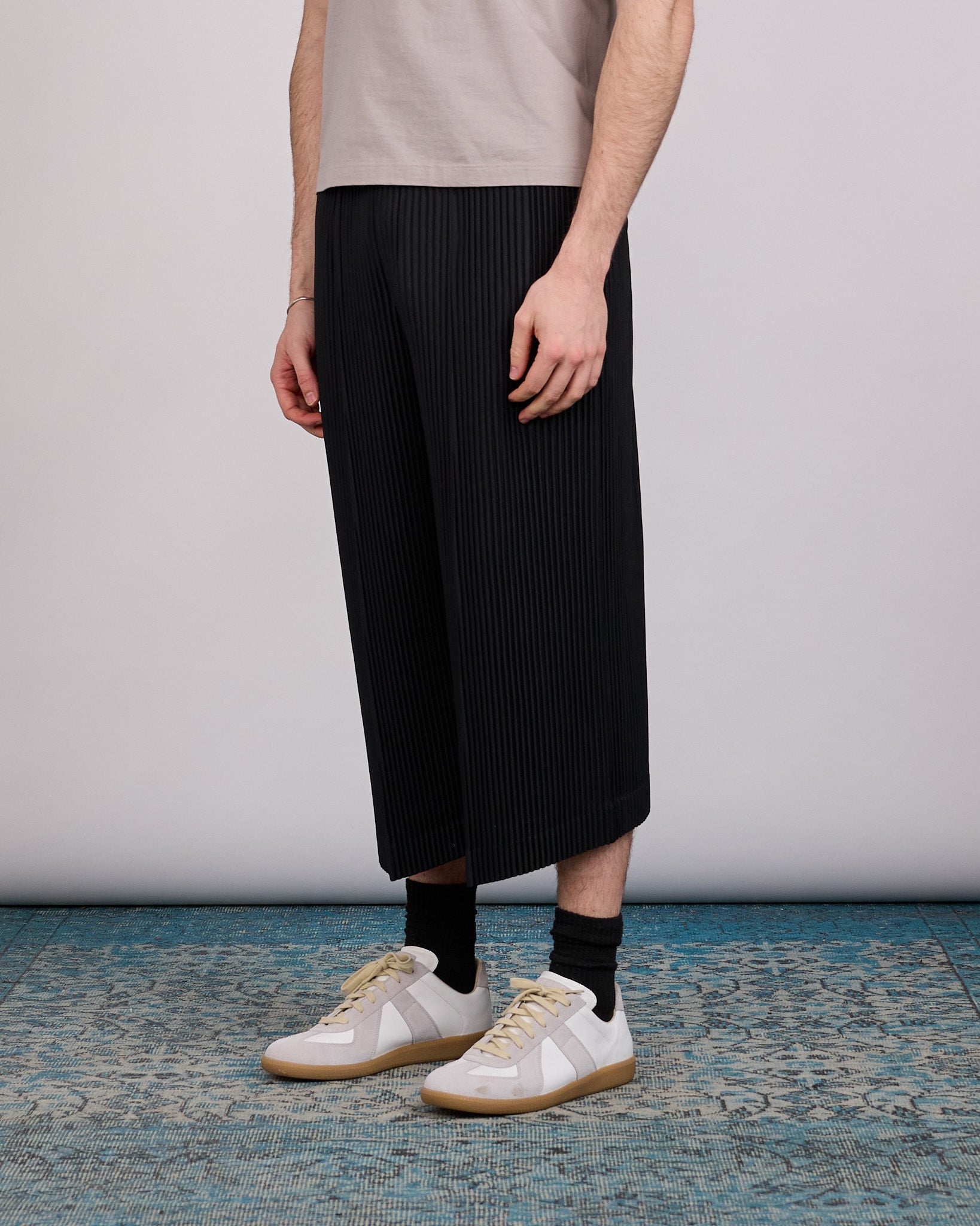 HOMME PLISSÉ ISSEY MIYAKE Pleats April Pant Black – LESS 17