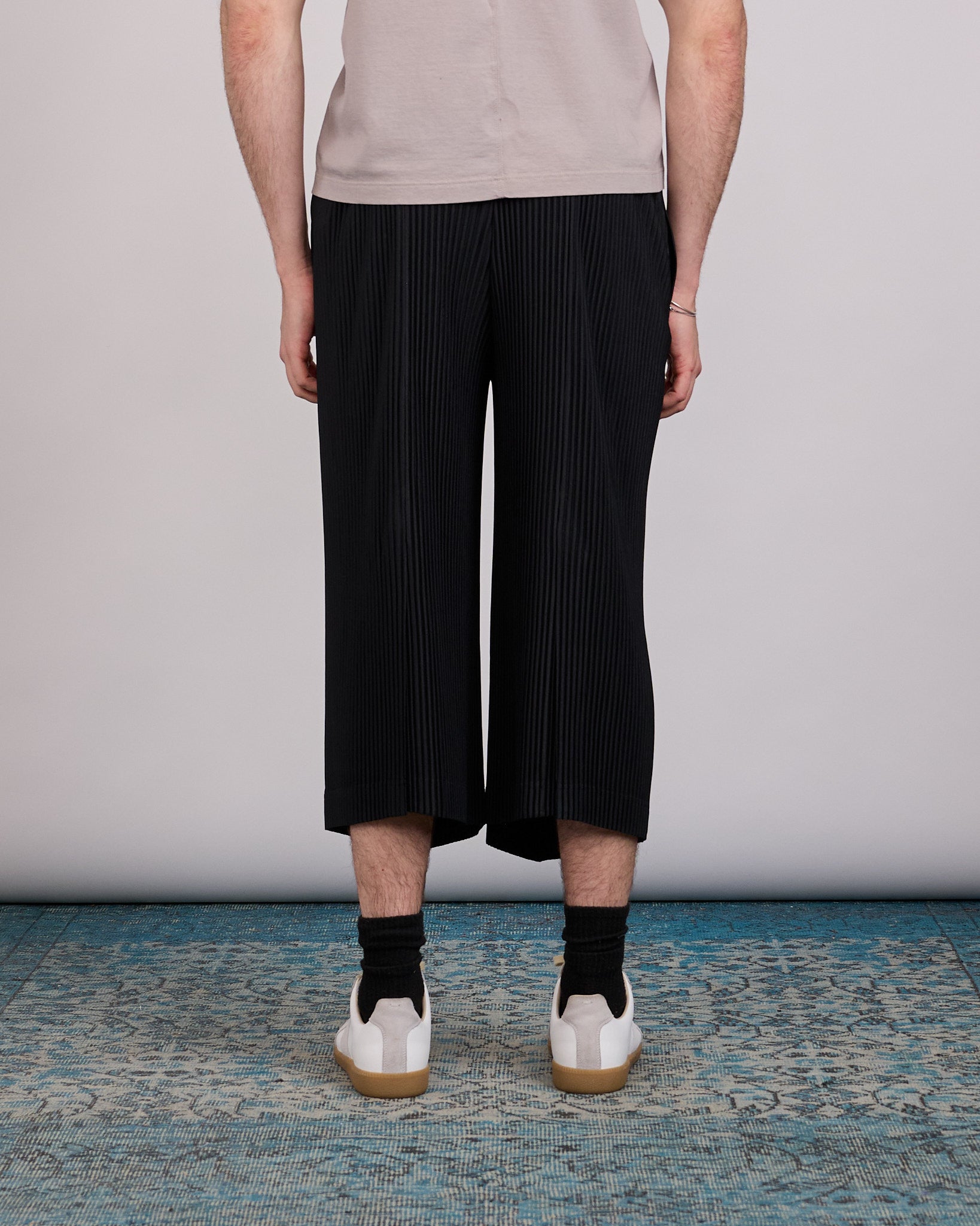 HOMME PLISSÉ ISSEY MIYAKE Pleats April Pant Black – LESS 17