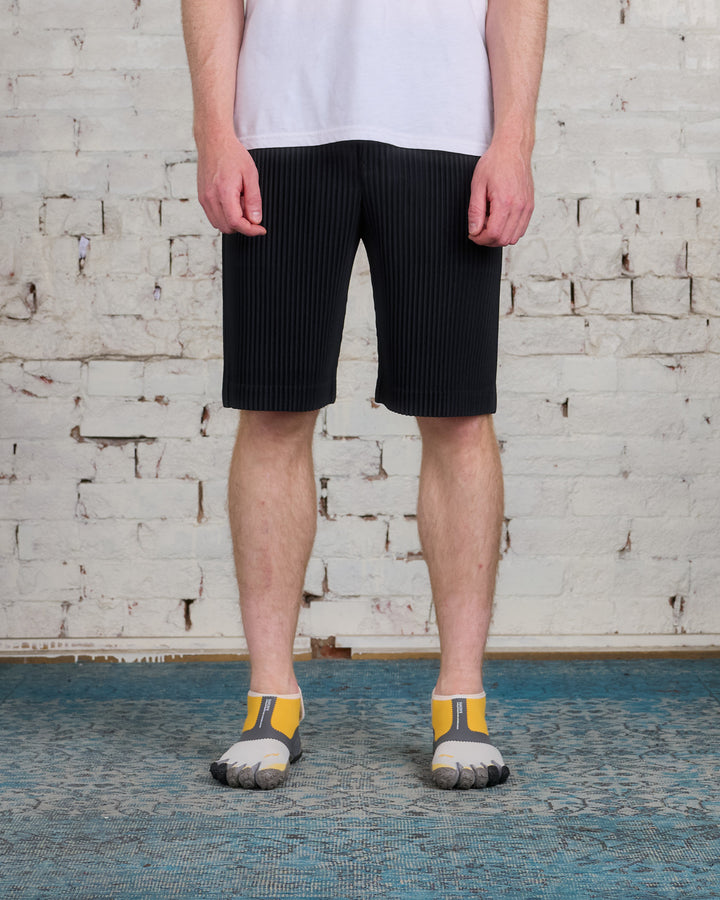 HOMME PLISSÉ ISSEY MIYAKE Pleats August Short Black