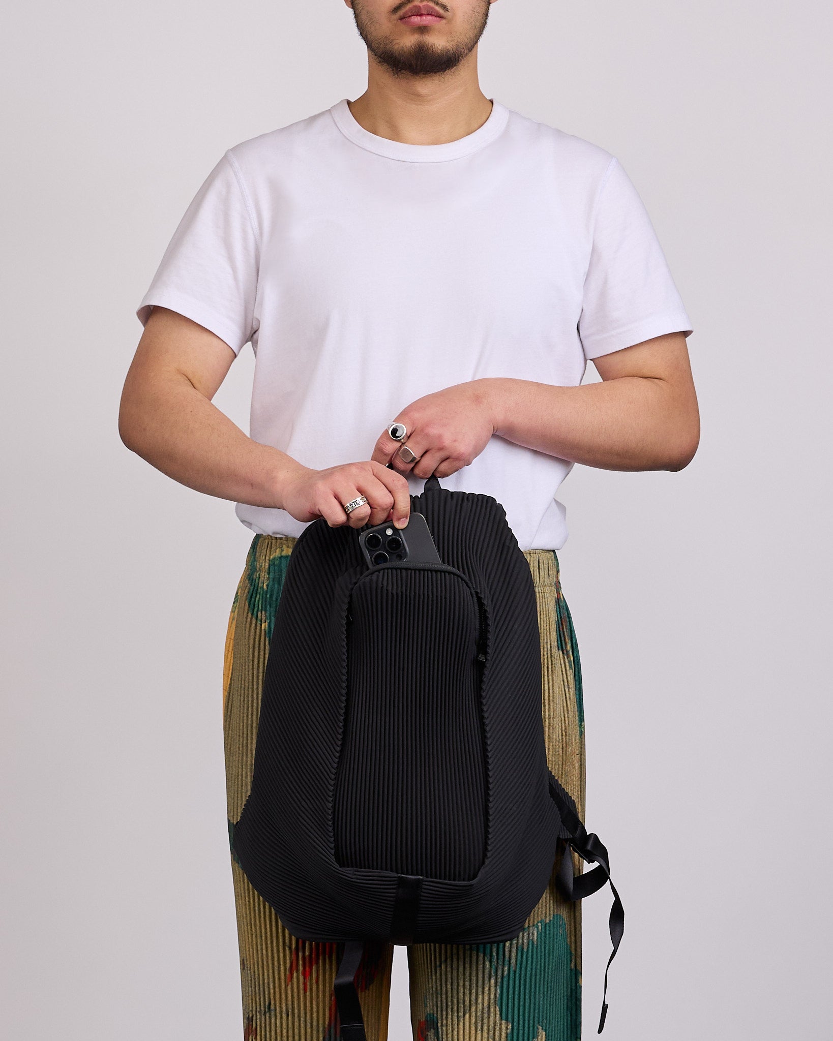 HOMME PLISSÉ ISSEY MIYAKE Pleats Backpack Black – LESS 17