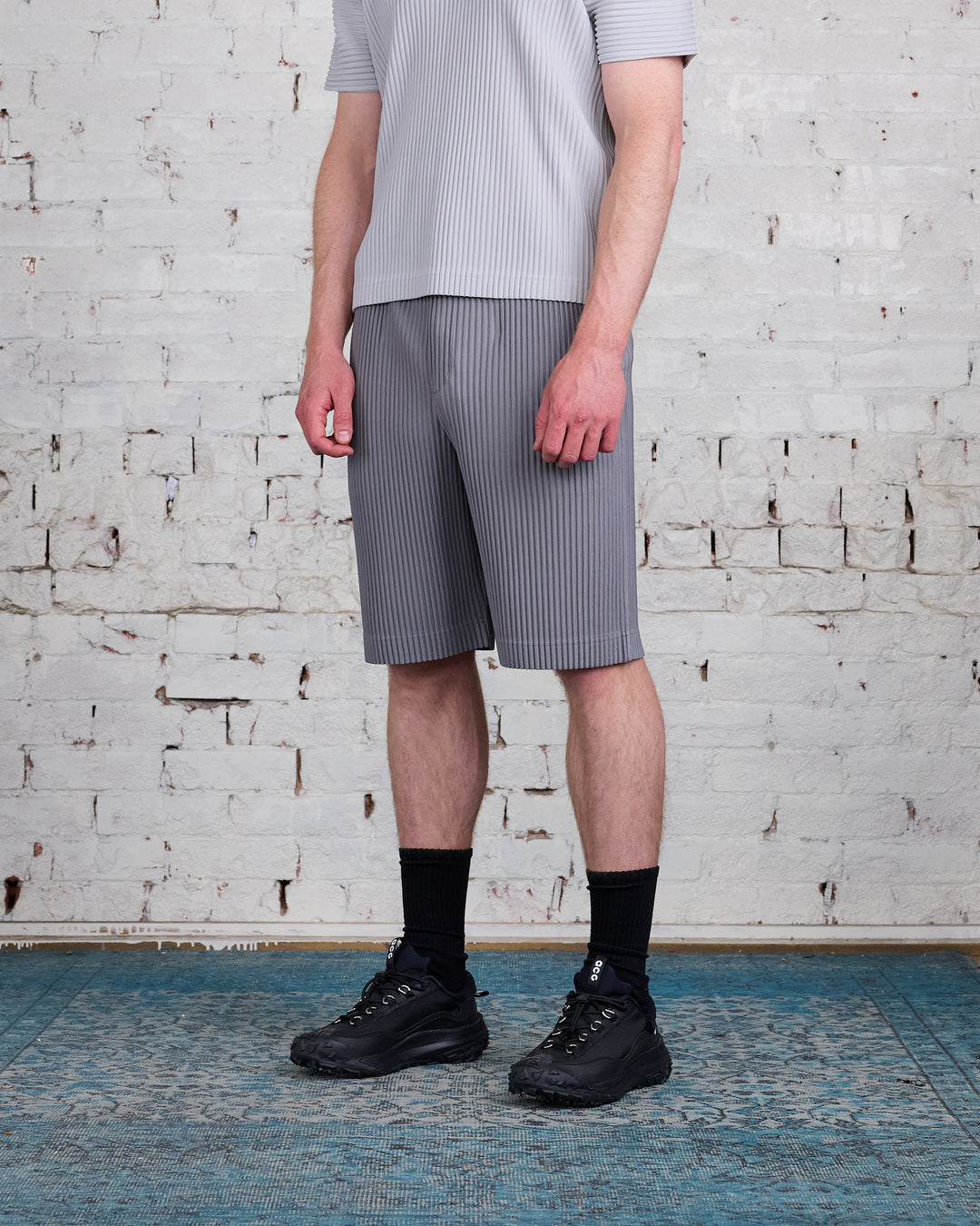 HOMME PLISSÉ ISSEY MIYAKE Pleats May Short Warm Gray