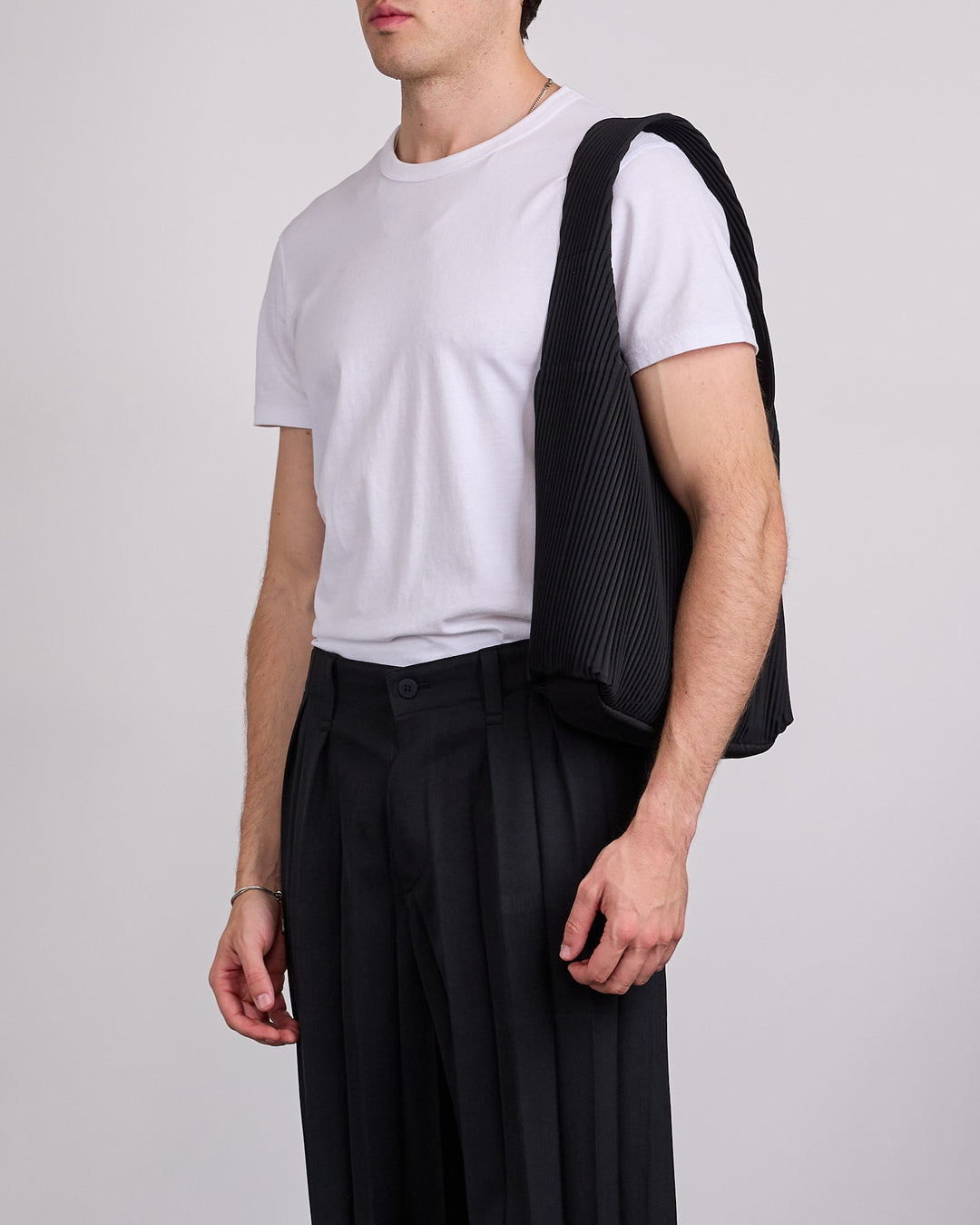 HOMME PLISSÉ ISSEY MIYAKE Pleats Rounded Square Bag Black