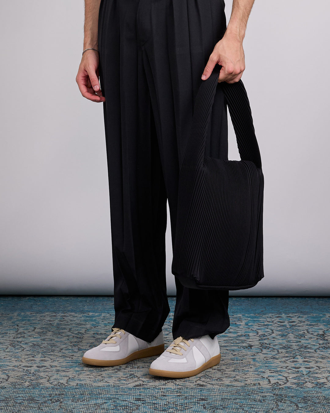 HOMME PLISSÉ ISSEY MIYAKE Pleats Rounded Square Bag Black