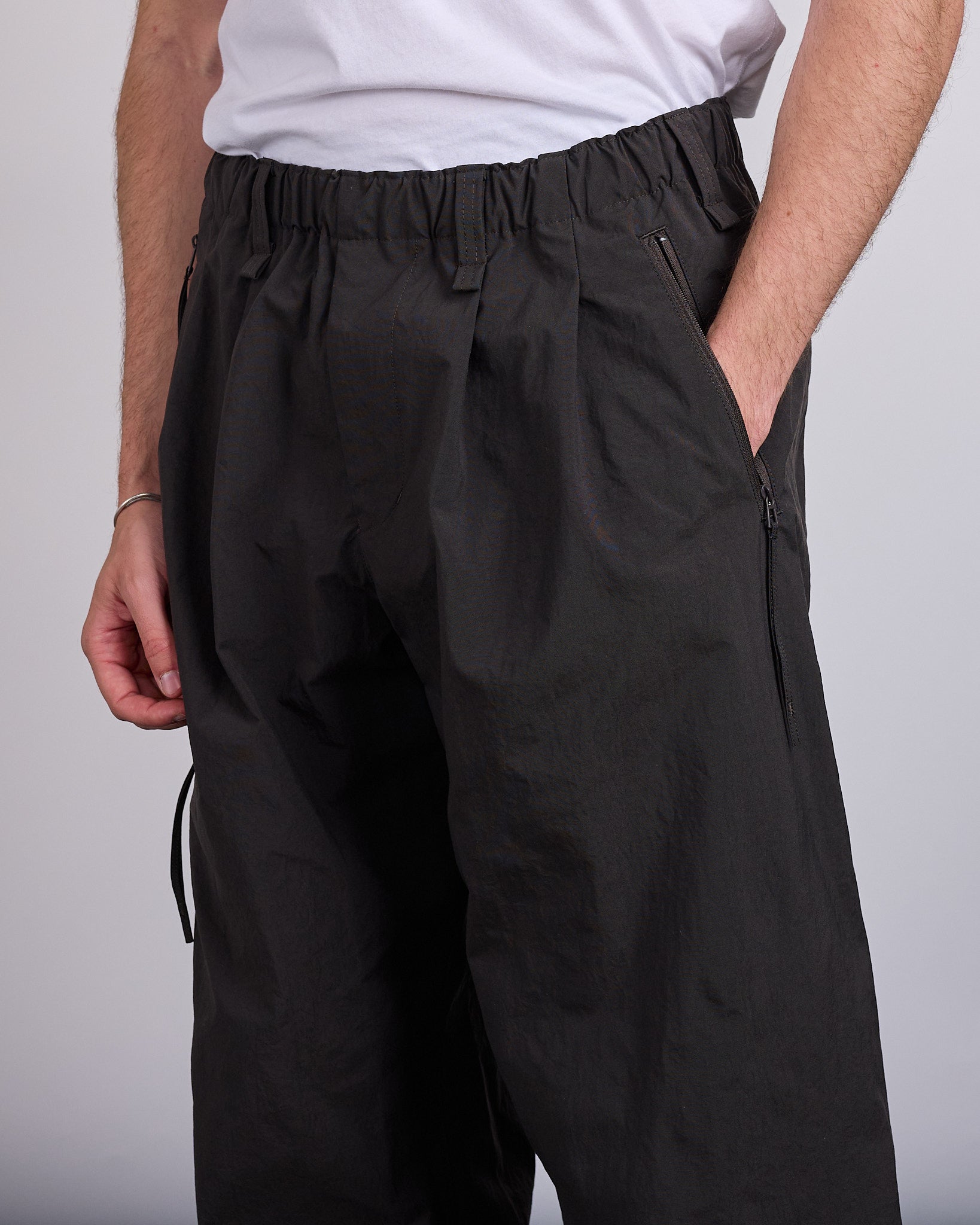 HOMME PLISSÉ ISSEY MIYAKE Quarry Relaxed Pant Dark Brown – LESS 17