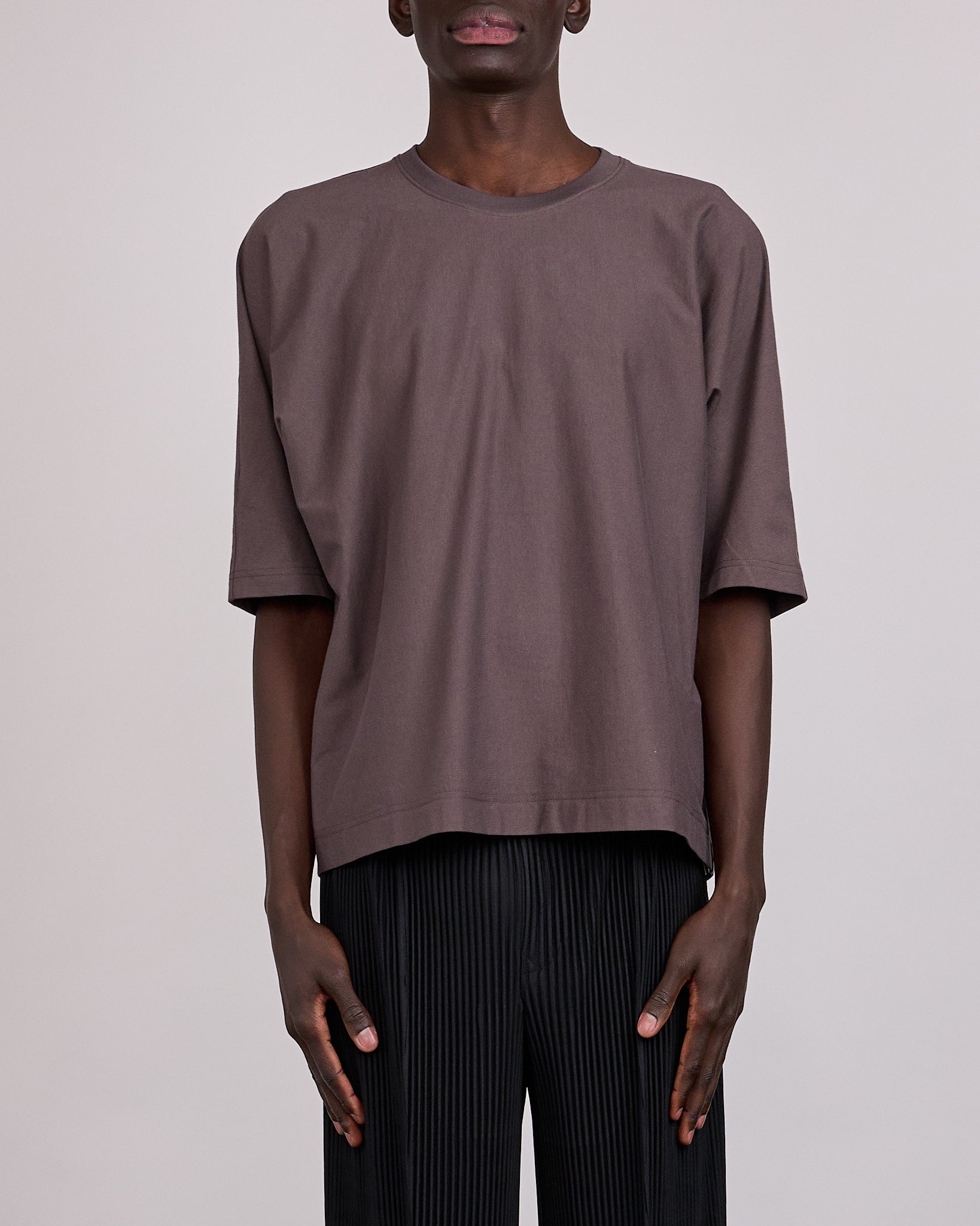 HOMME PLISSÉ ISSEY MIYAKE Release 1 T-Shirt Charcoal – LESS 17