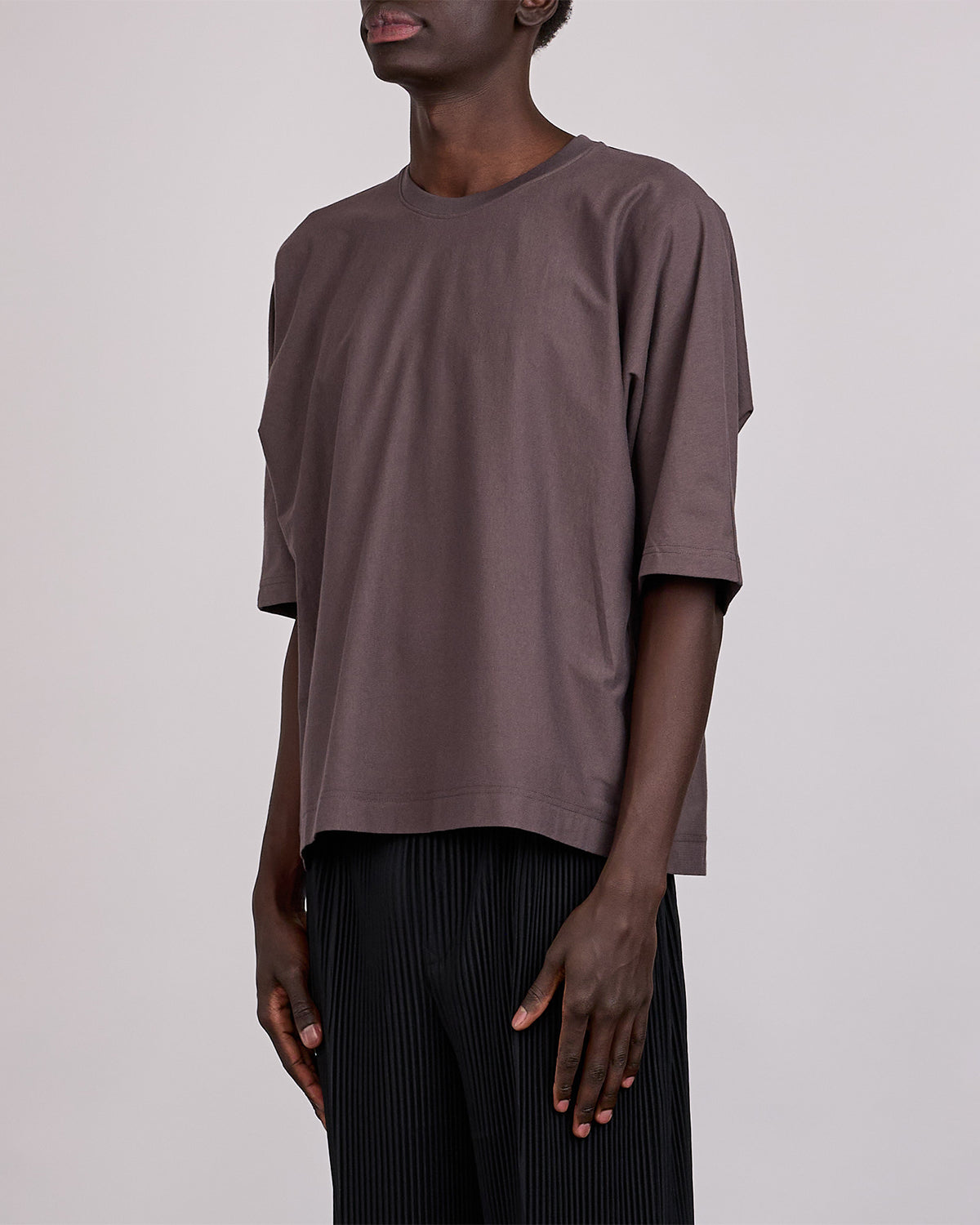 HOMME PLISSÉ ISSEY MIYAKE Release 1 T-Shirt Charcoal – LESS 17
