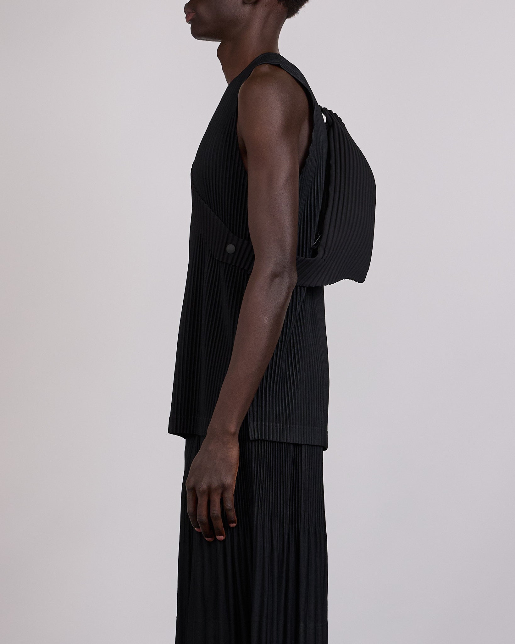 HOMME PLISSE ISSEY MIYAKE ショルダー バッグ HOMME PLISSÉ ISSEY MIYAKE Versatile Crossbody Bag Black – LESS 17