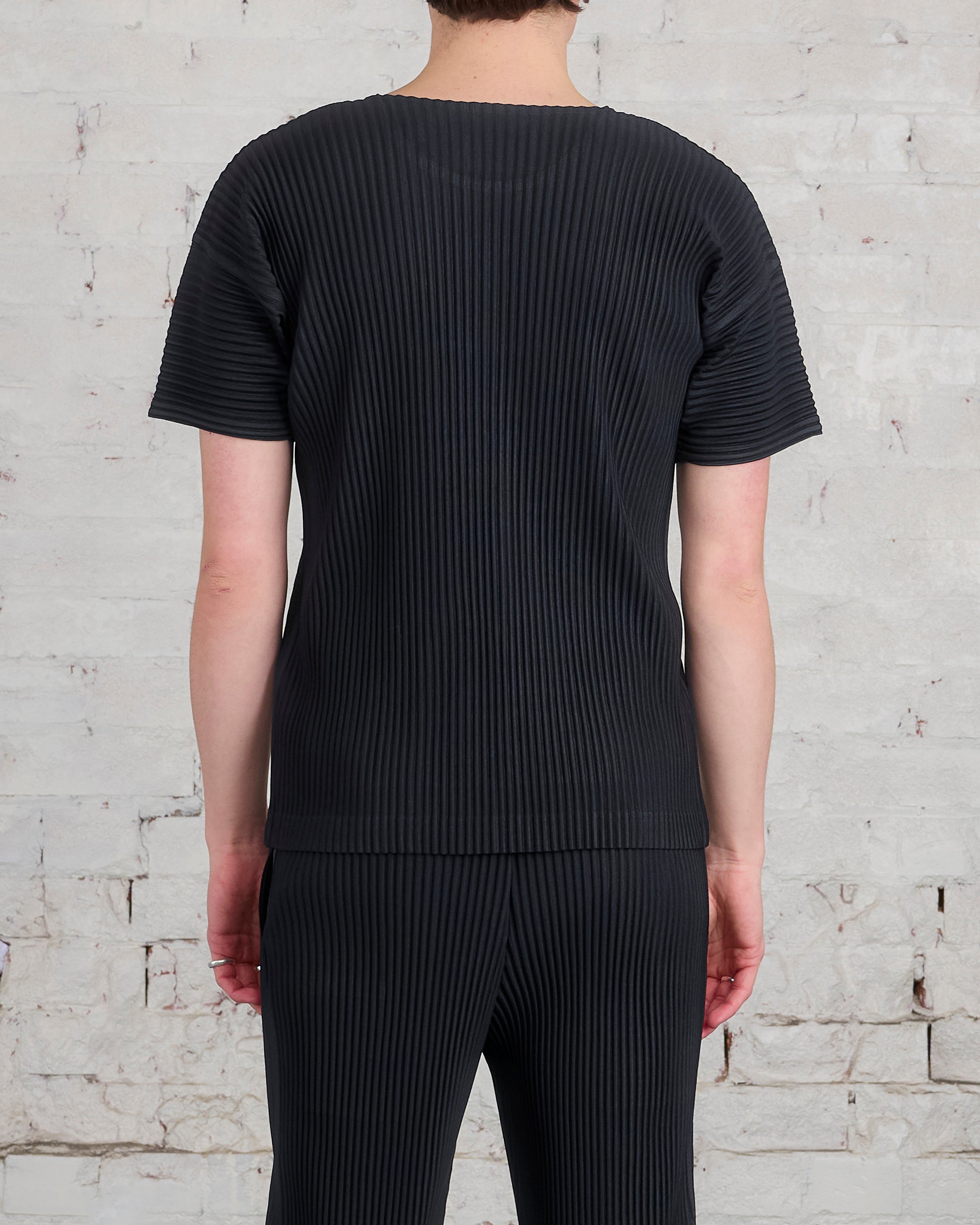 Issey Miyake Homme Plisse Basics Crew T-Shirt Black – LESS 17