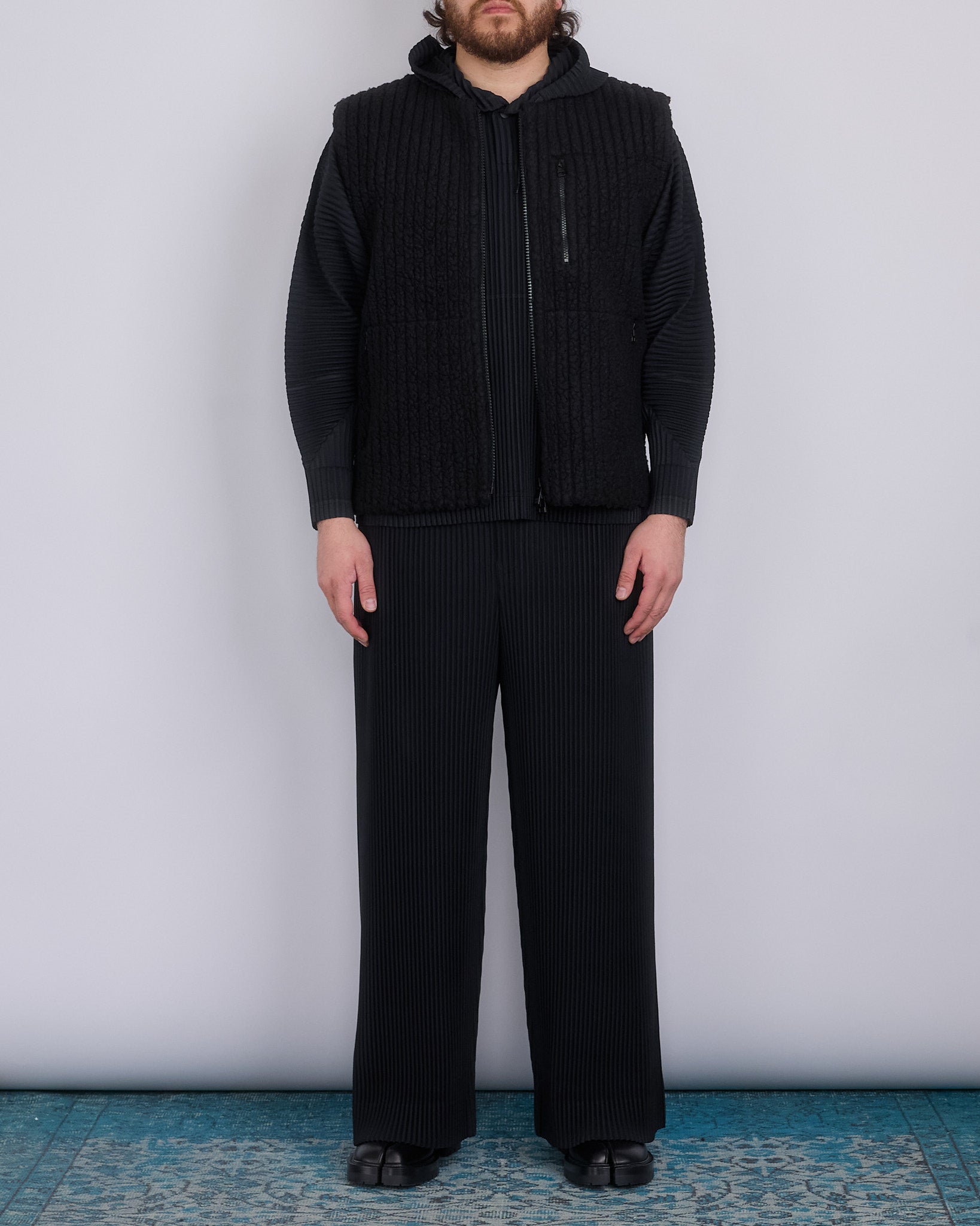 HOMME PLISSÉ ISSEY MIYAKE December Fleece Pleats Vest Black – LESS 17
